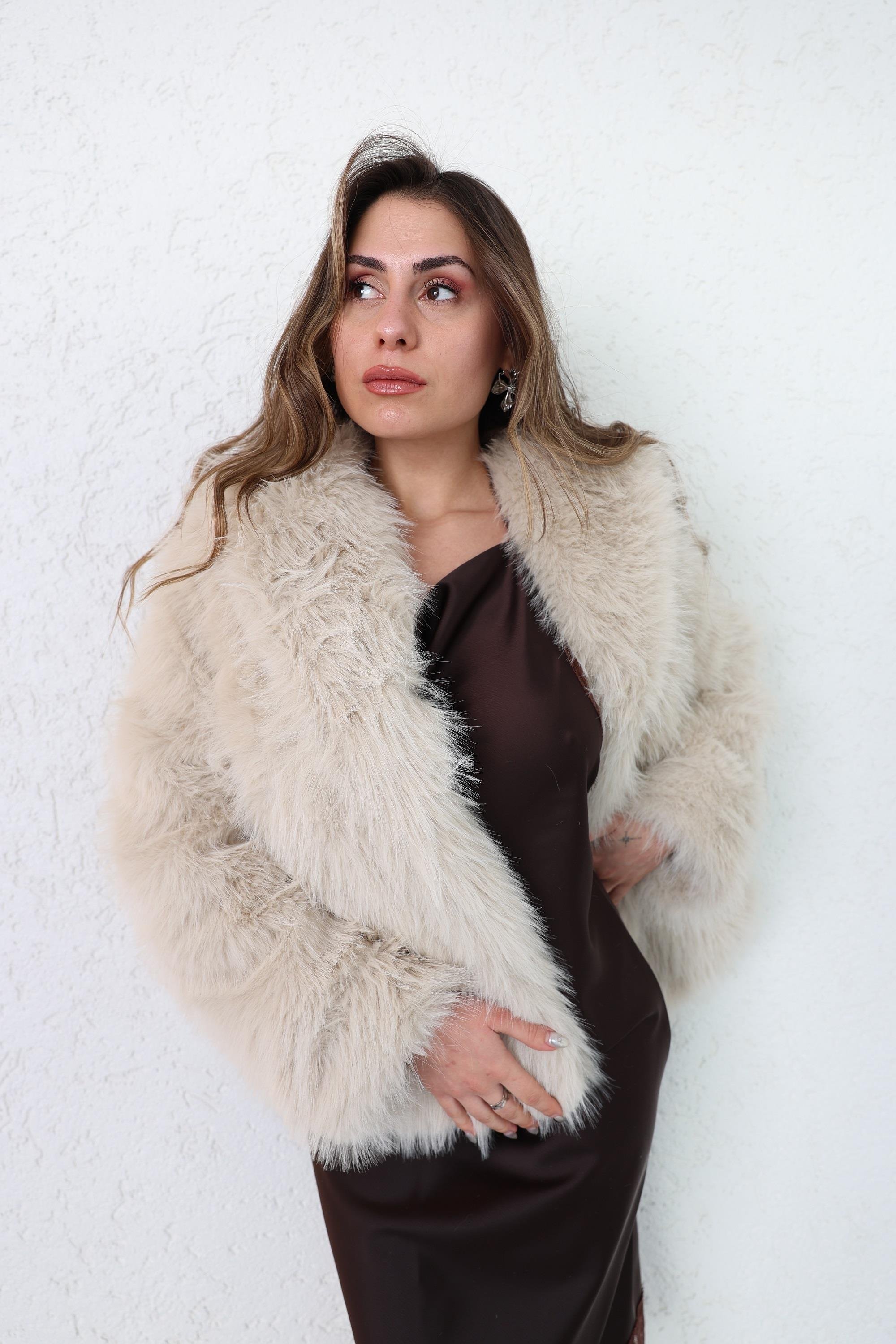 MontŞal Yaka Astarlı Kürk