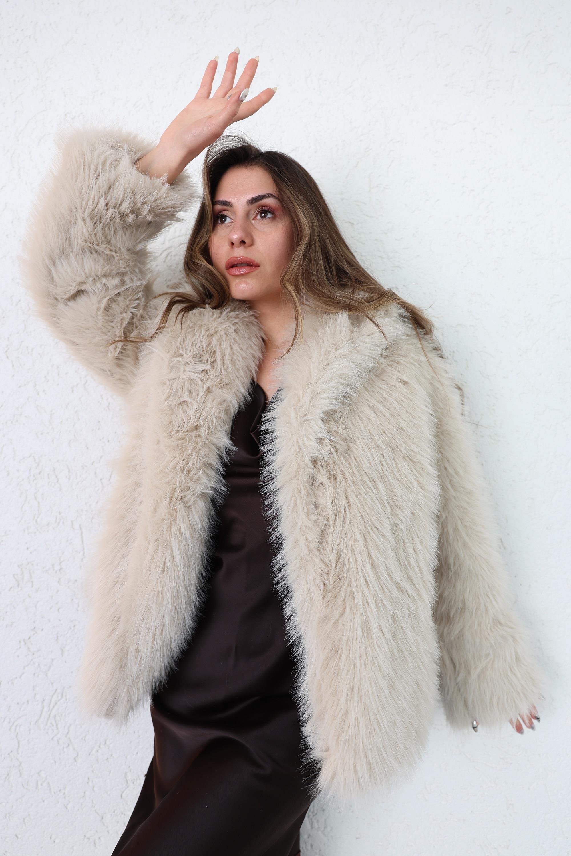 MontŞal Yaka Astarlı Kürk