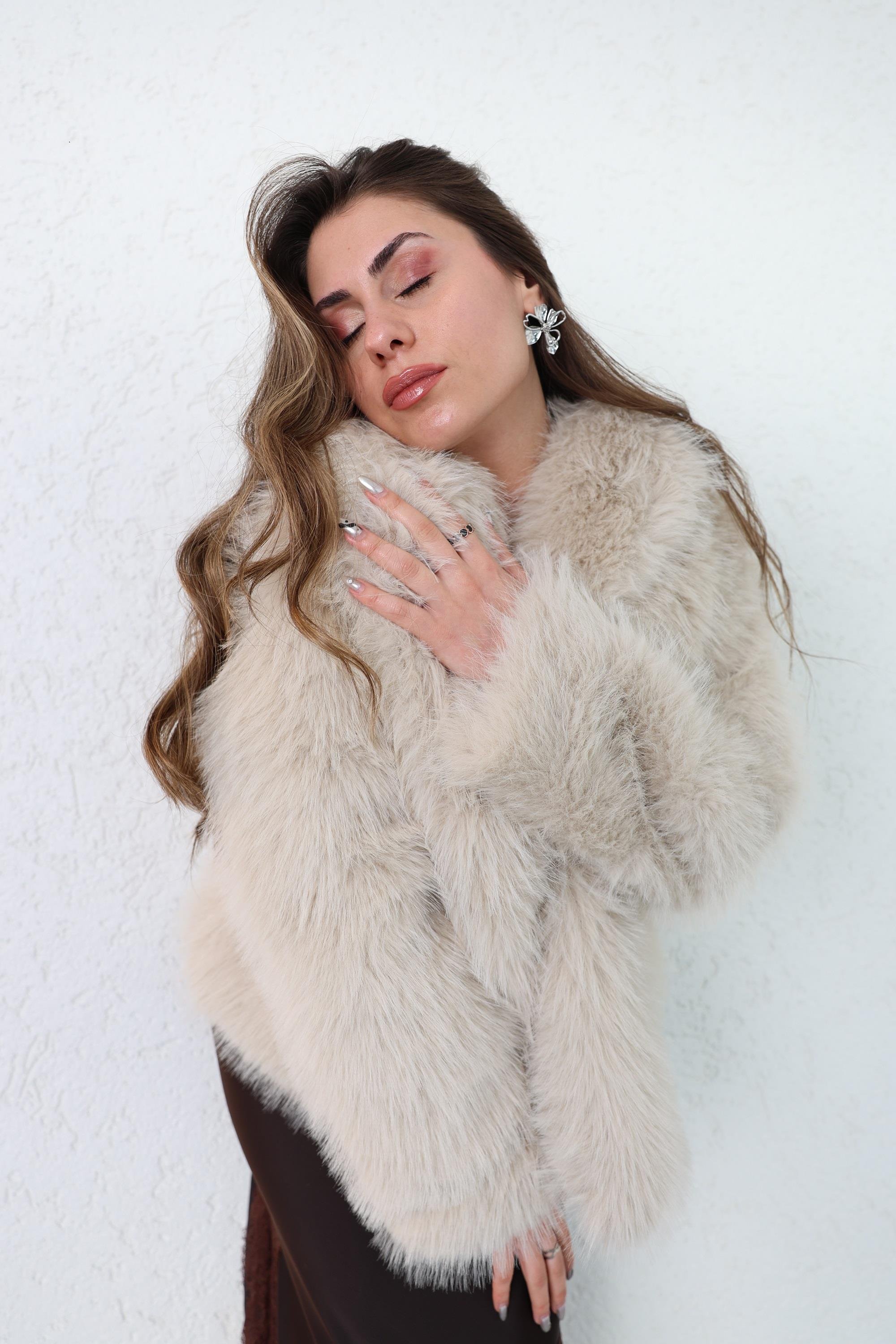 MontŞal Yaka Astarlı Kürk