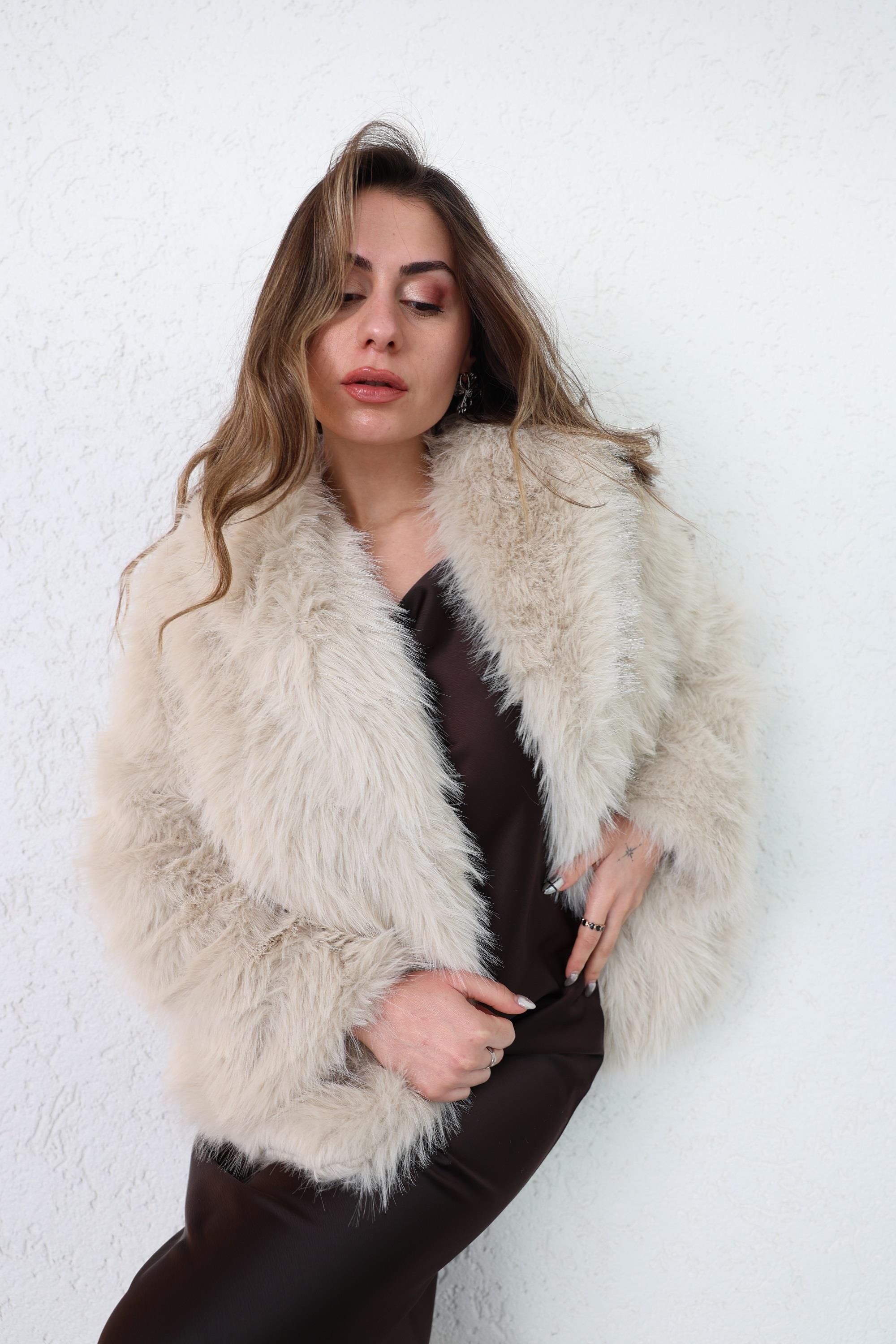 MontŞal Yaka Astarlı Kürk