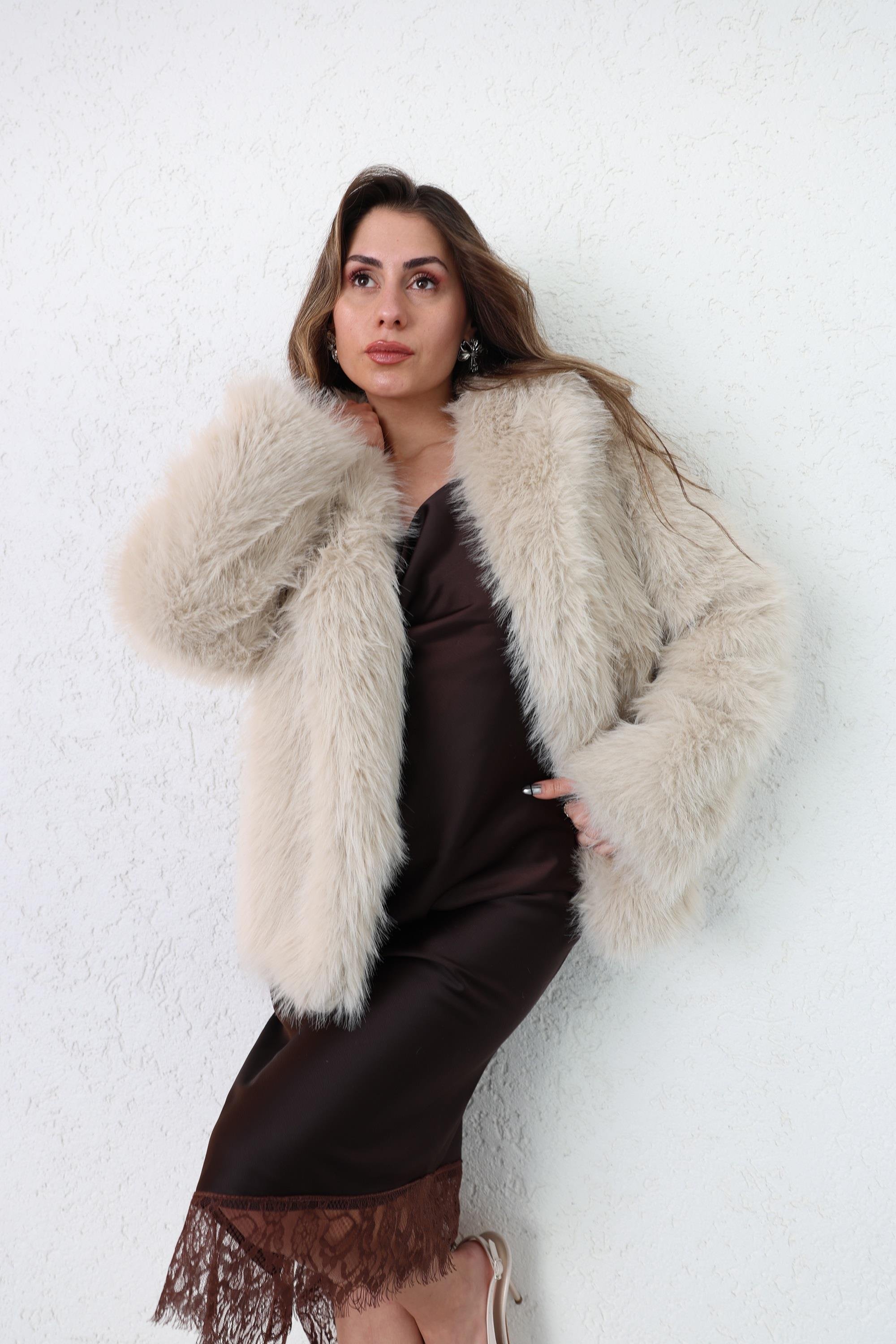 MontŞal Yaka Astarlı Kürk