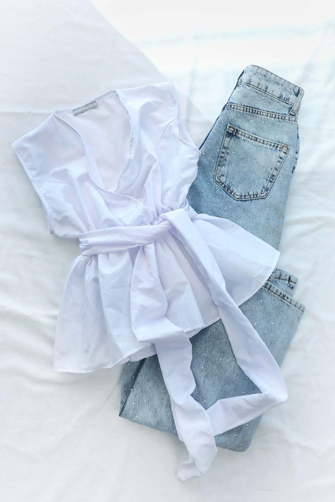 BluzKuşaklı Kolsuz Bluz