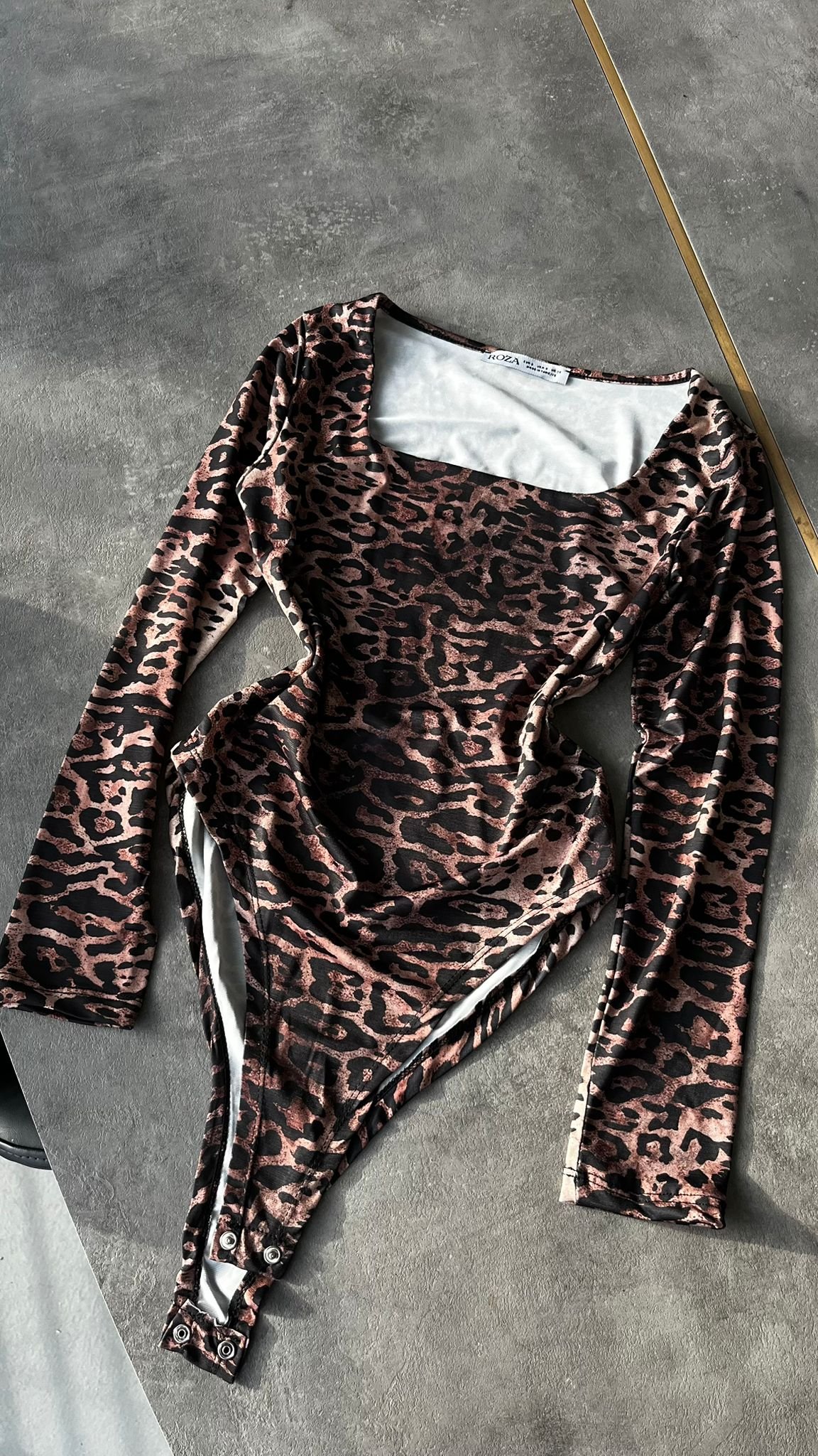 KategorisizKare Yaka Leopar Bodysuit