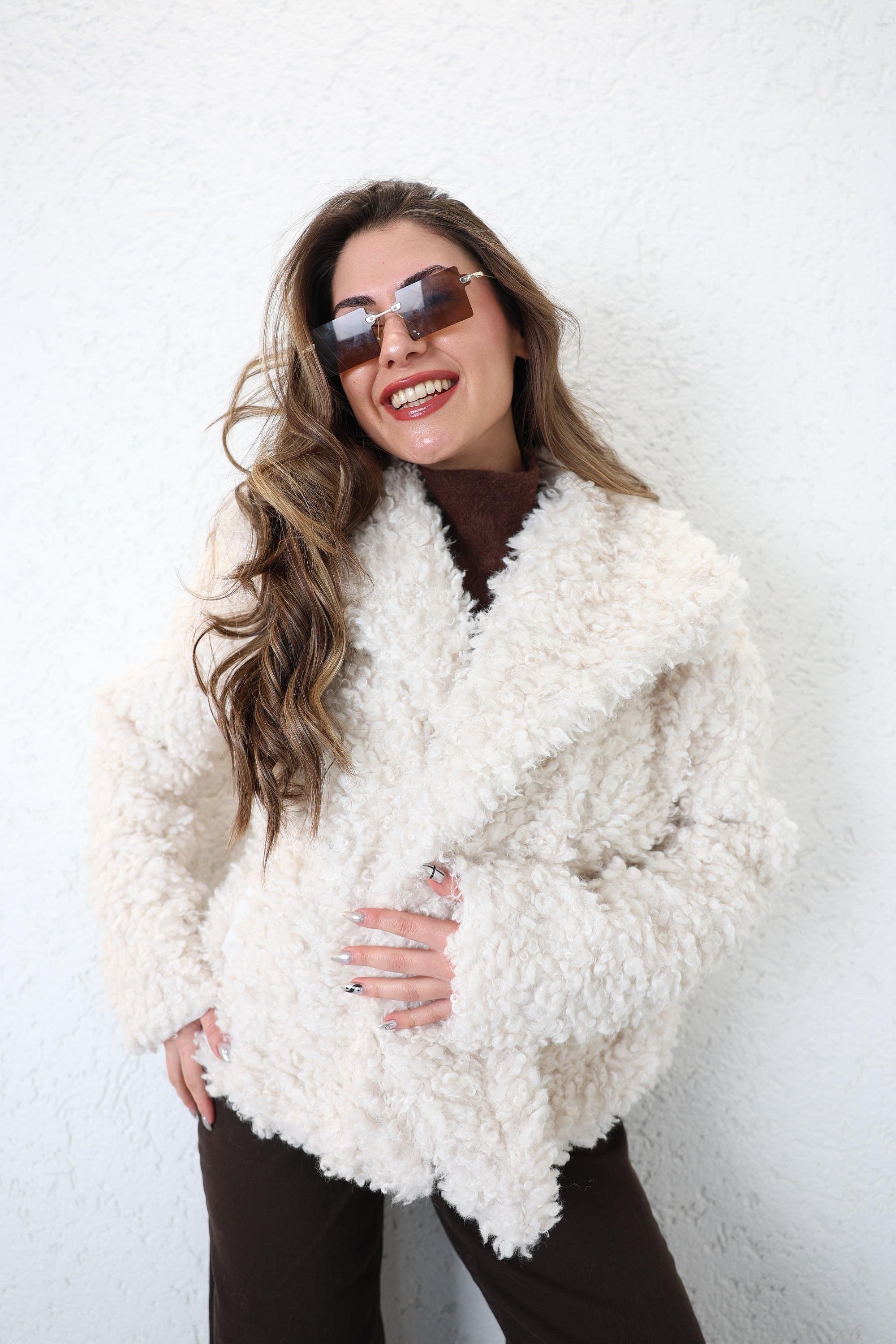 MontYakalı Kuzu Kürk Mont