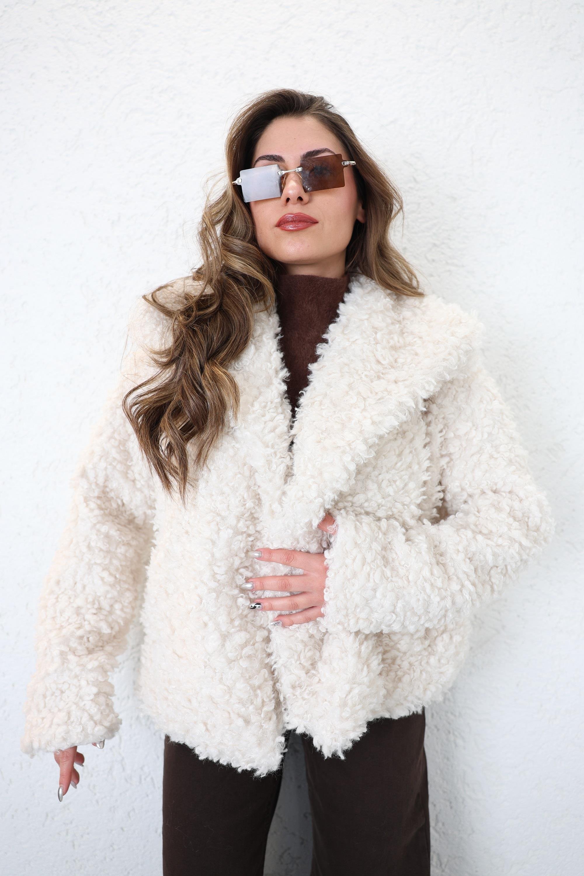 MontYakalı Kuzu Kürk Mont