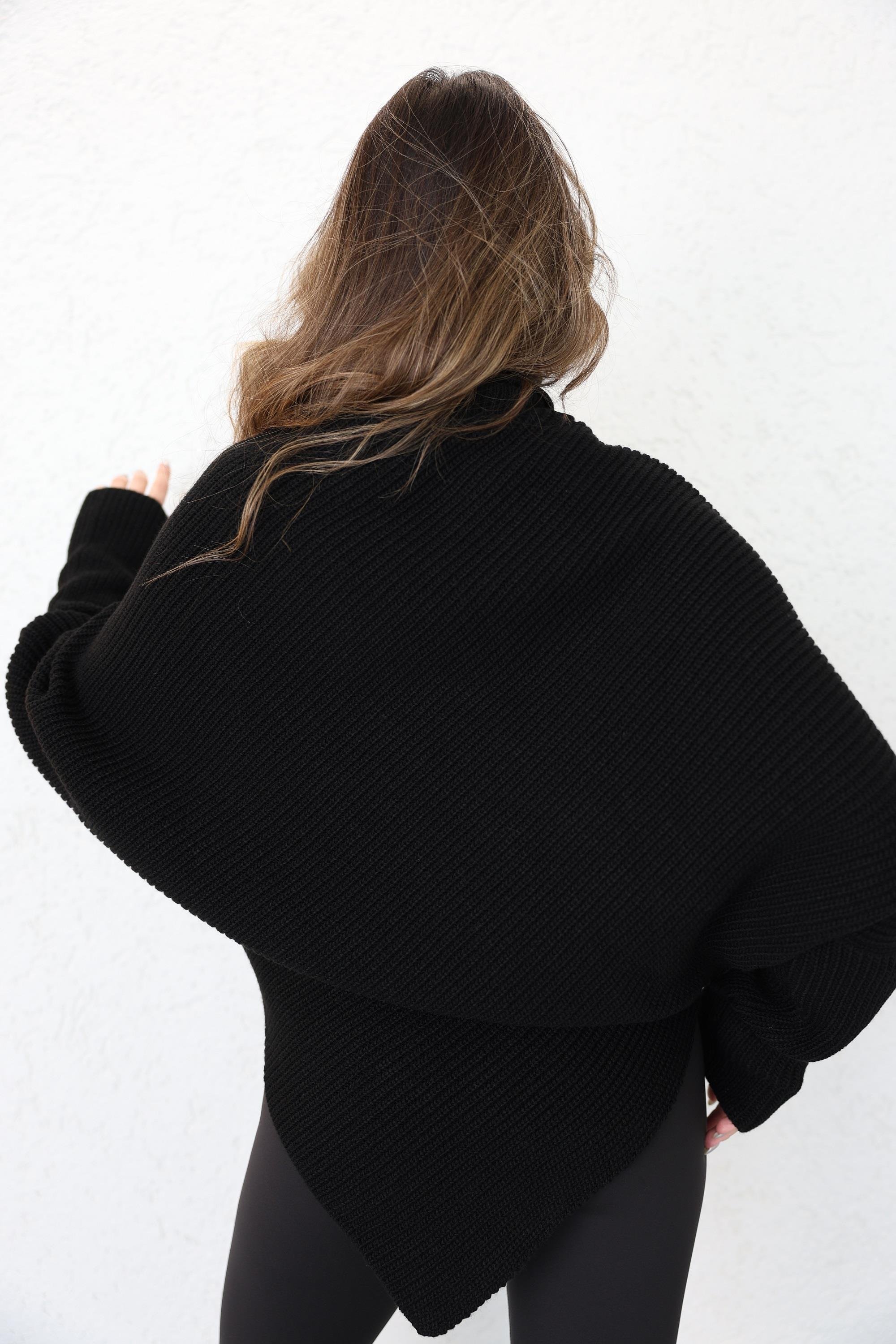 KategorisizBoğazlı Asimetrik Triko Kazak