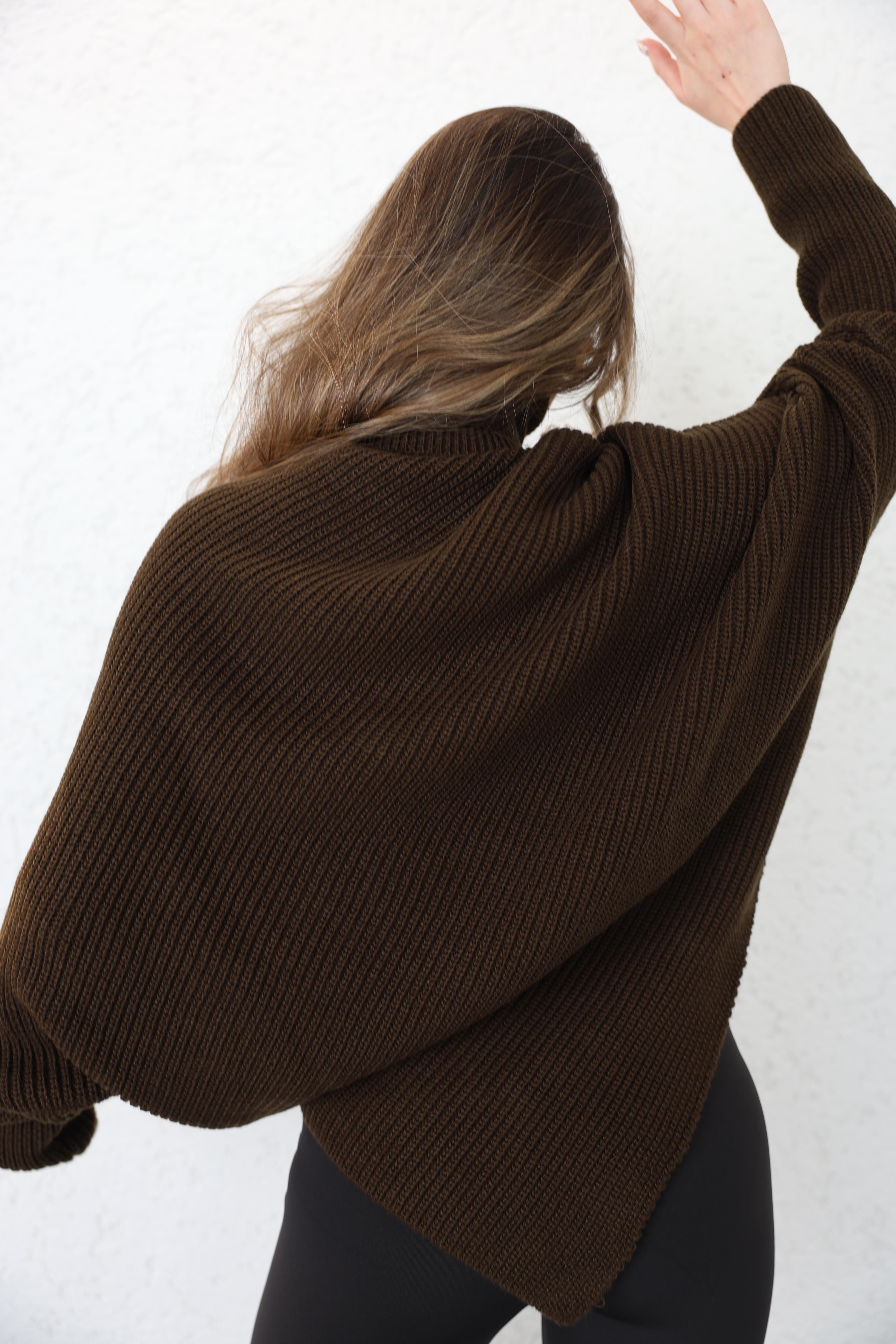 KategorisizBoğazlı Asimetrik Triko Kazak