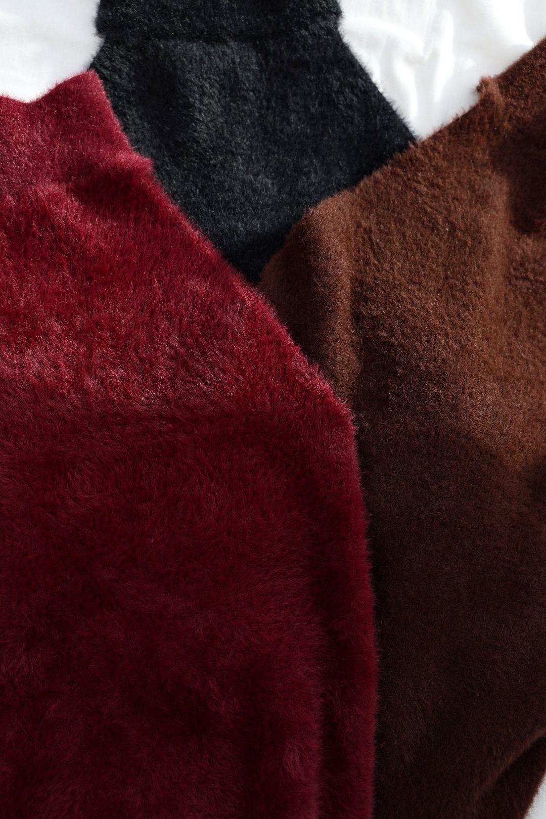 BluzSırt Açık Boyundan Peluş Bluz
