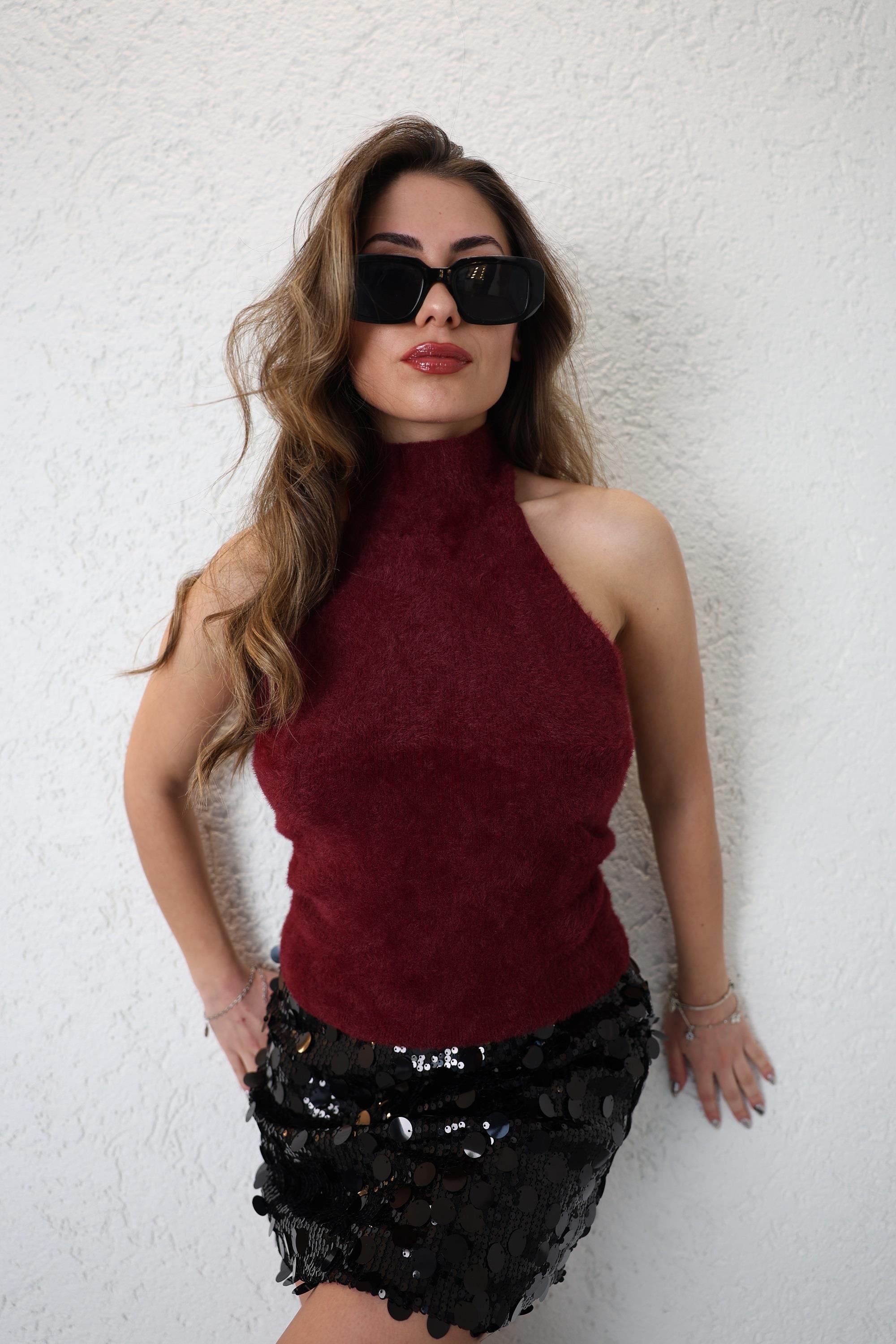 BluzSırt Açık Boyundan Peluş Bluz