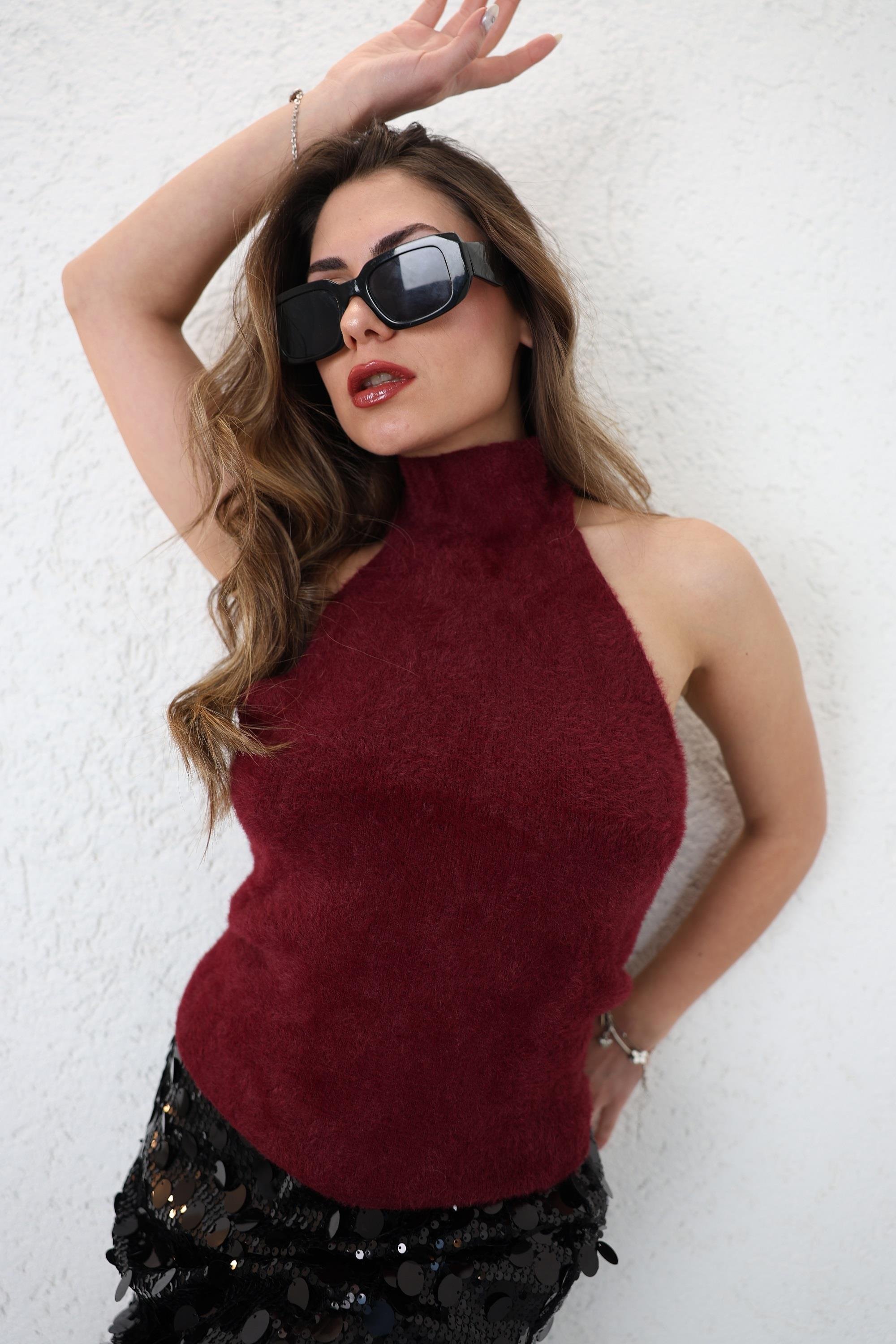 BluzSırt Açık Boyundan Peluş Bluz