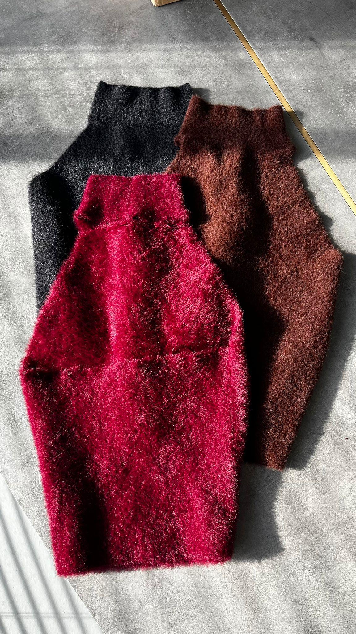 BluzSırt Açık Boyundan Peluş Bluz