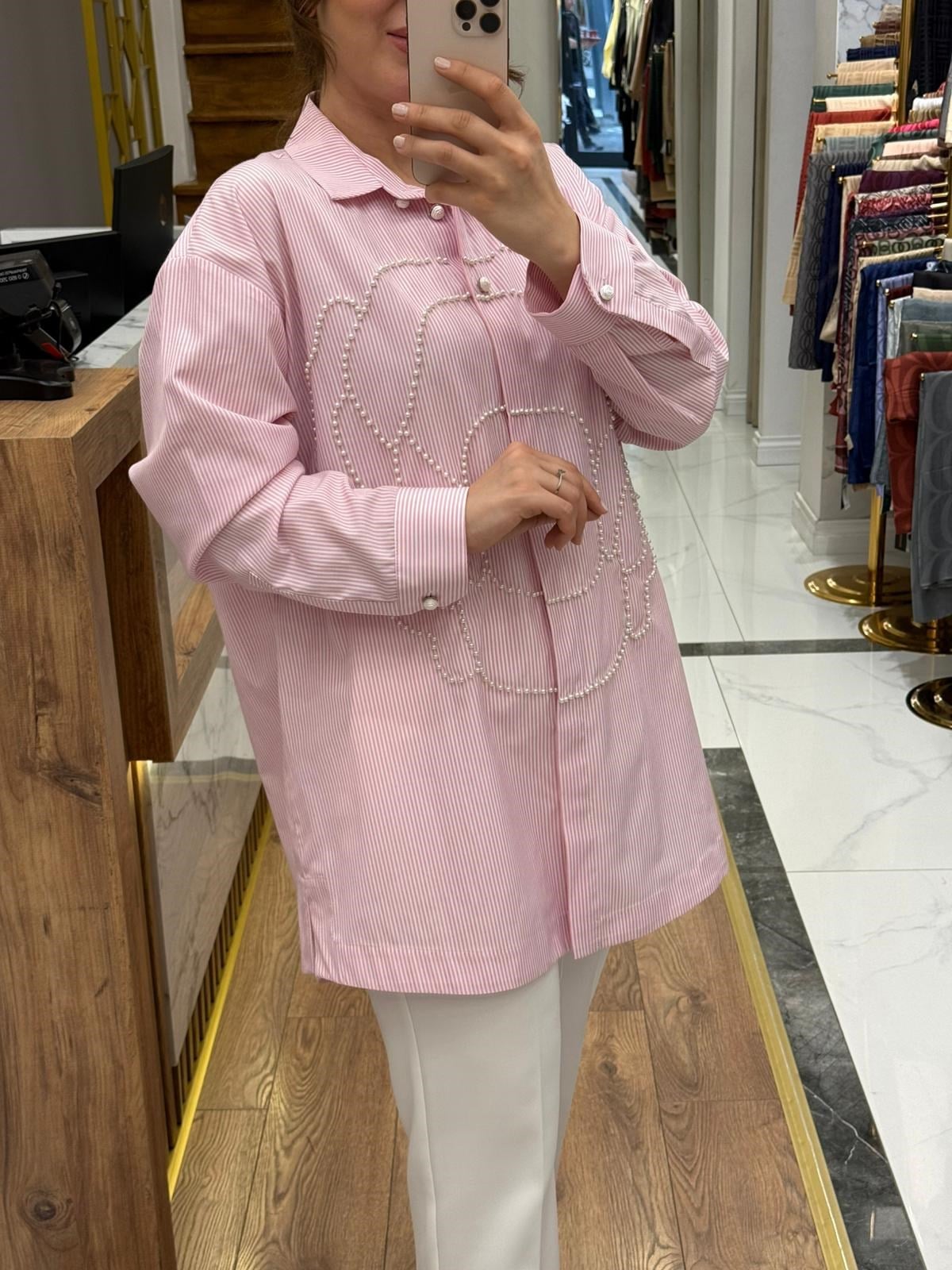 GHİSA-PEMBE İNCİ DETAYLI GÖMLEK