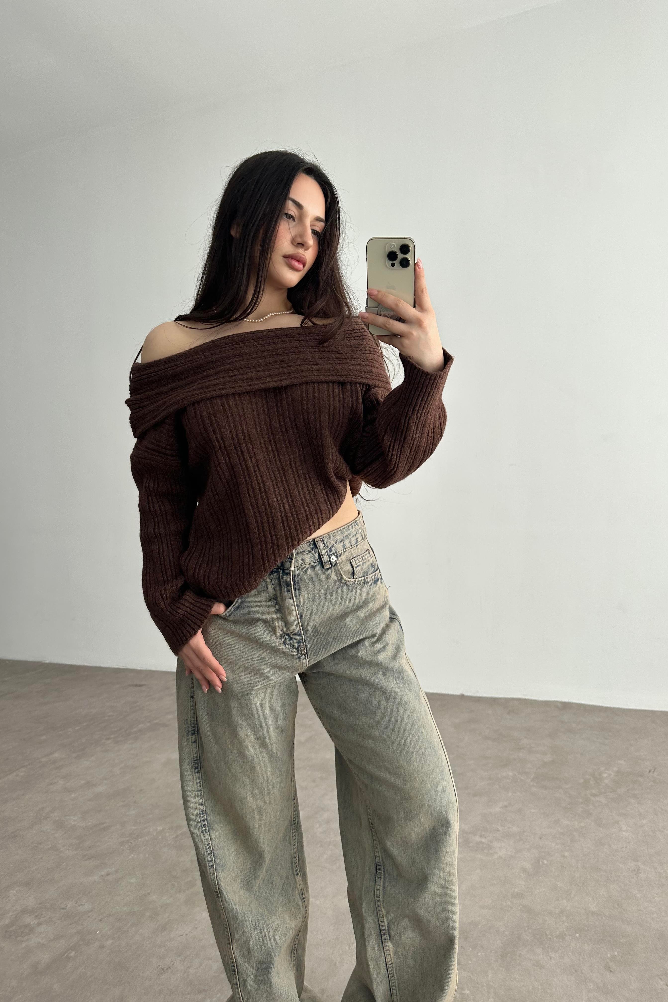 Dökümlü Madonna Yaka Salaş Kahve Kazak