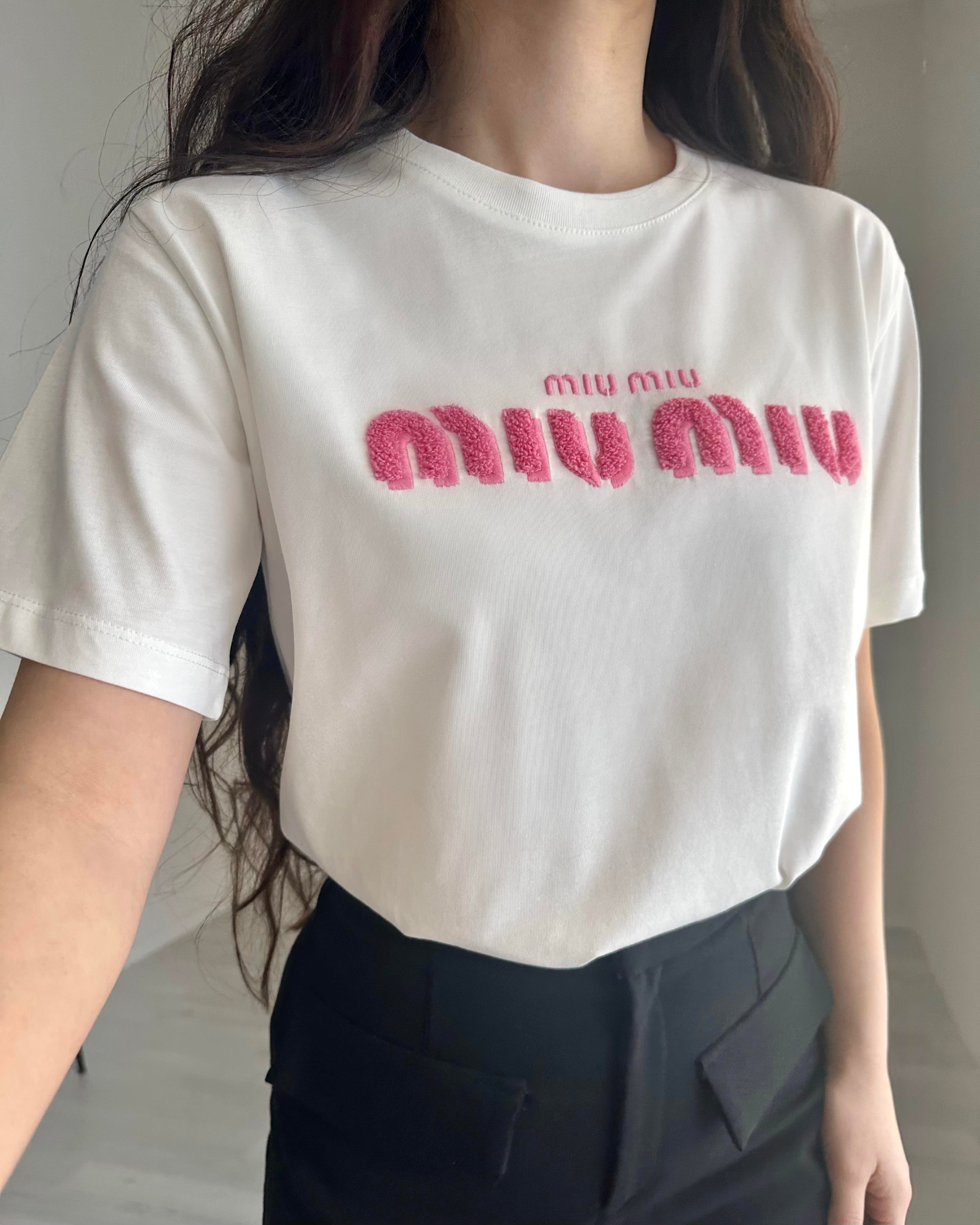 F/MM Pembe Logolu Siyah Tişört