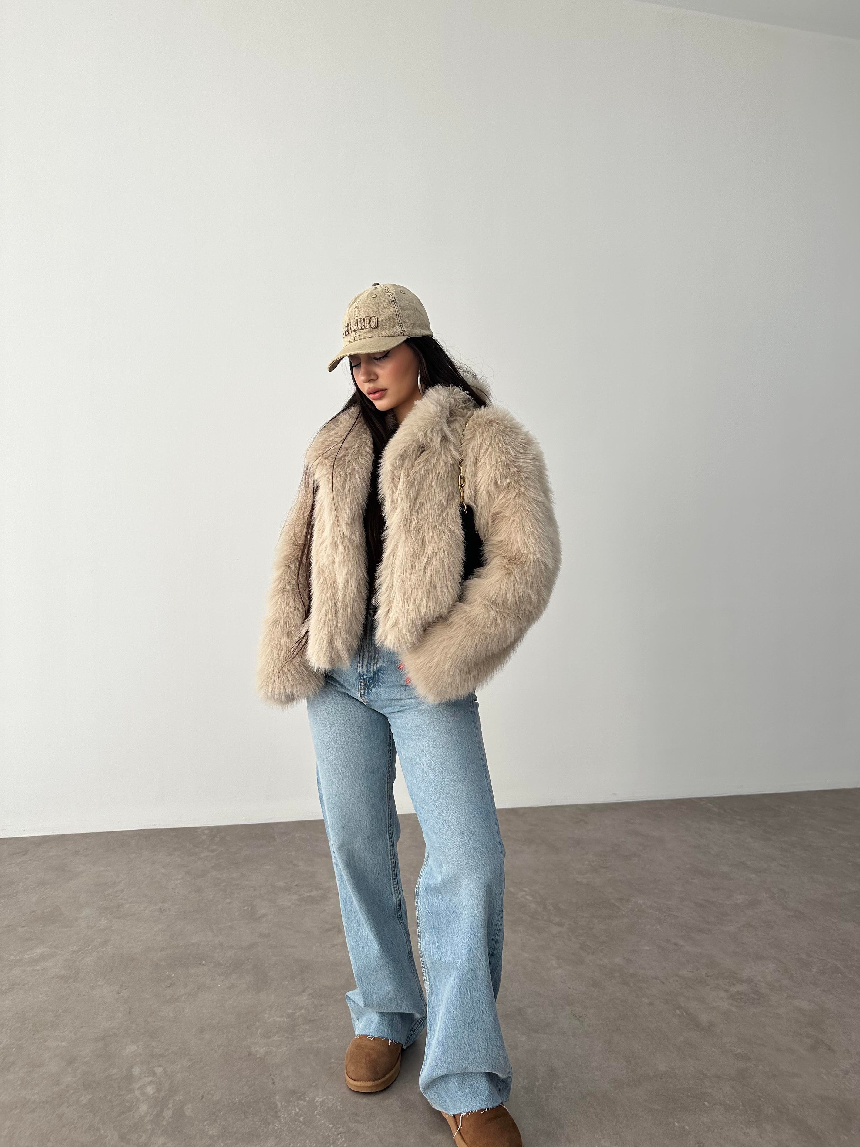 Kısa Yakalı Premium İthal Bej Kürk