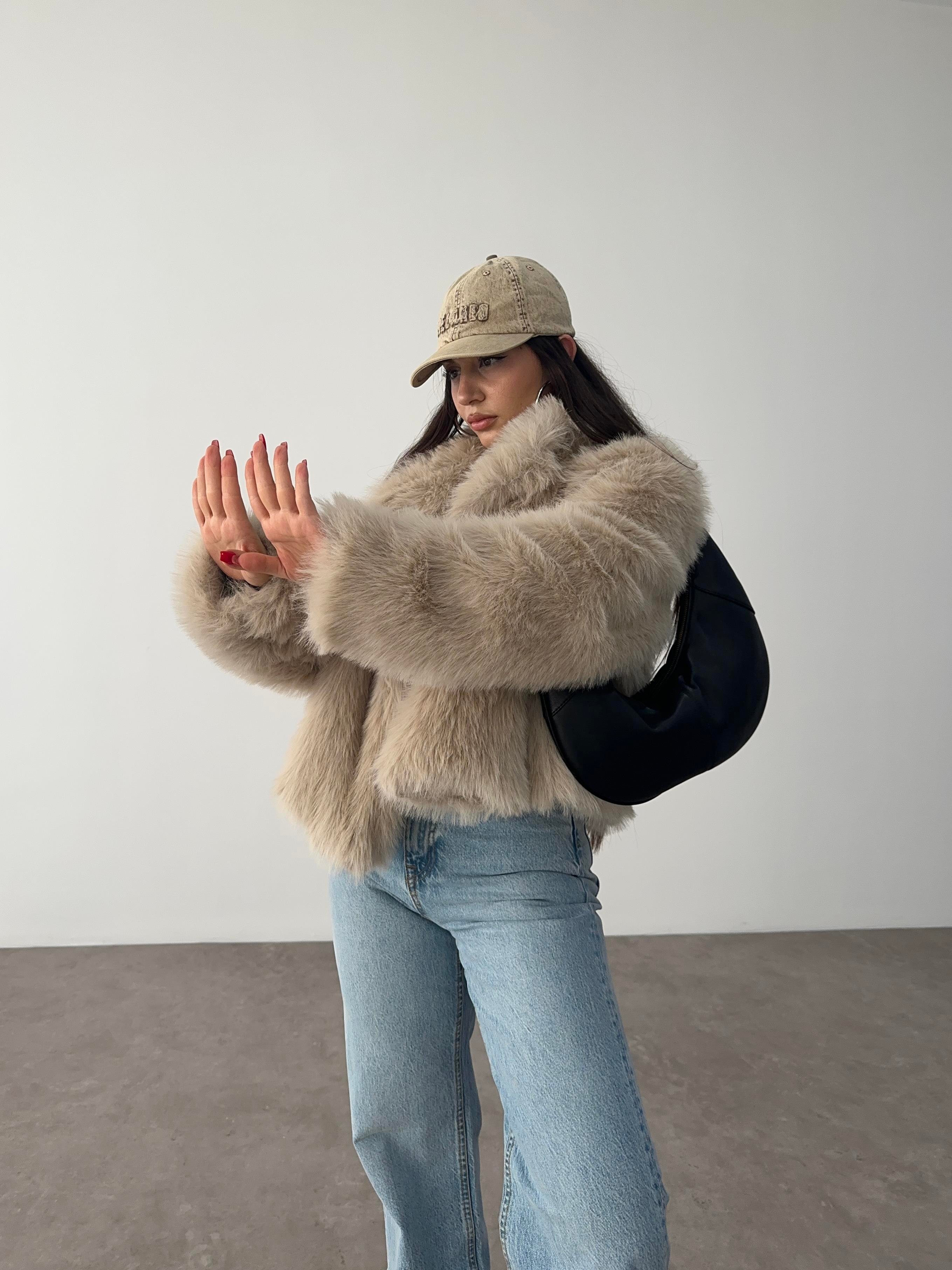 Kısa Yakalı Premium İthal Bej Kürk