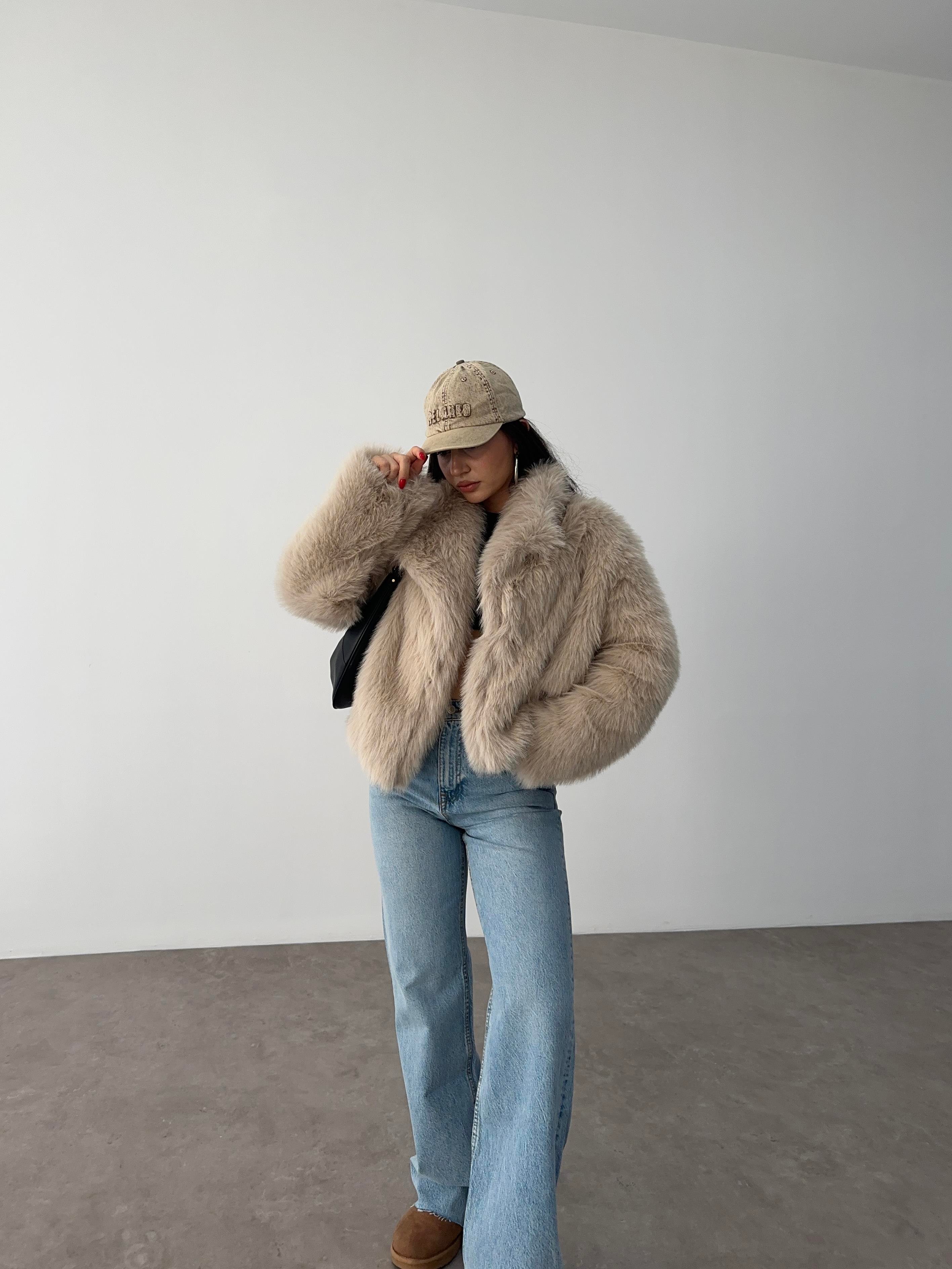 Kısa Yakalı Premium İthal Bej Kürk