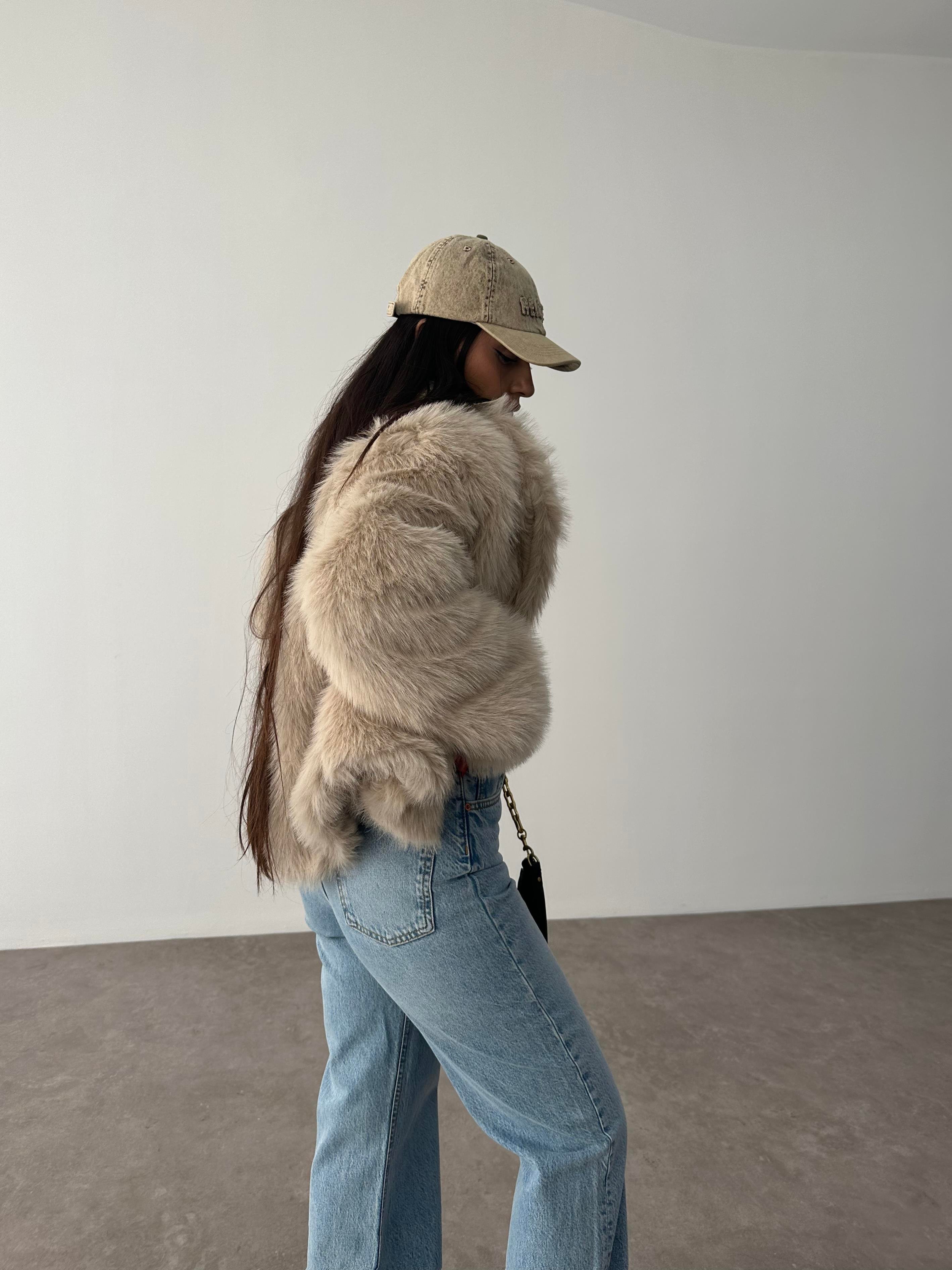 Kısa Yakalı Premium İthal Bej Kürk