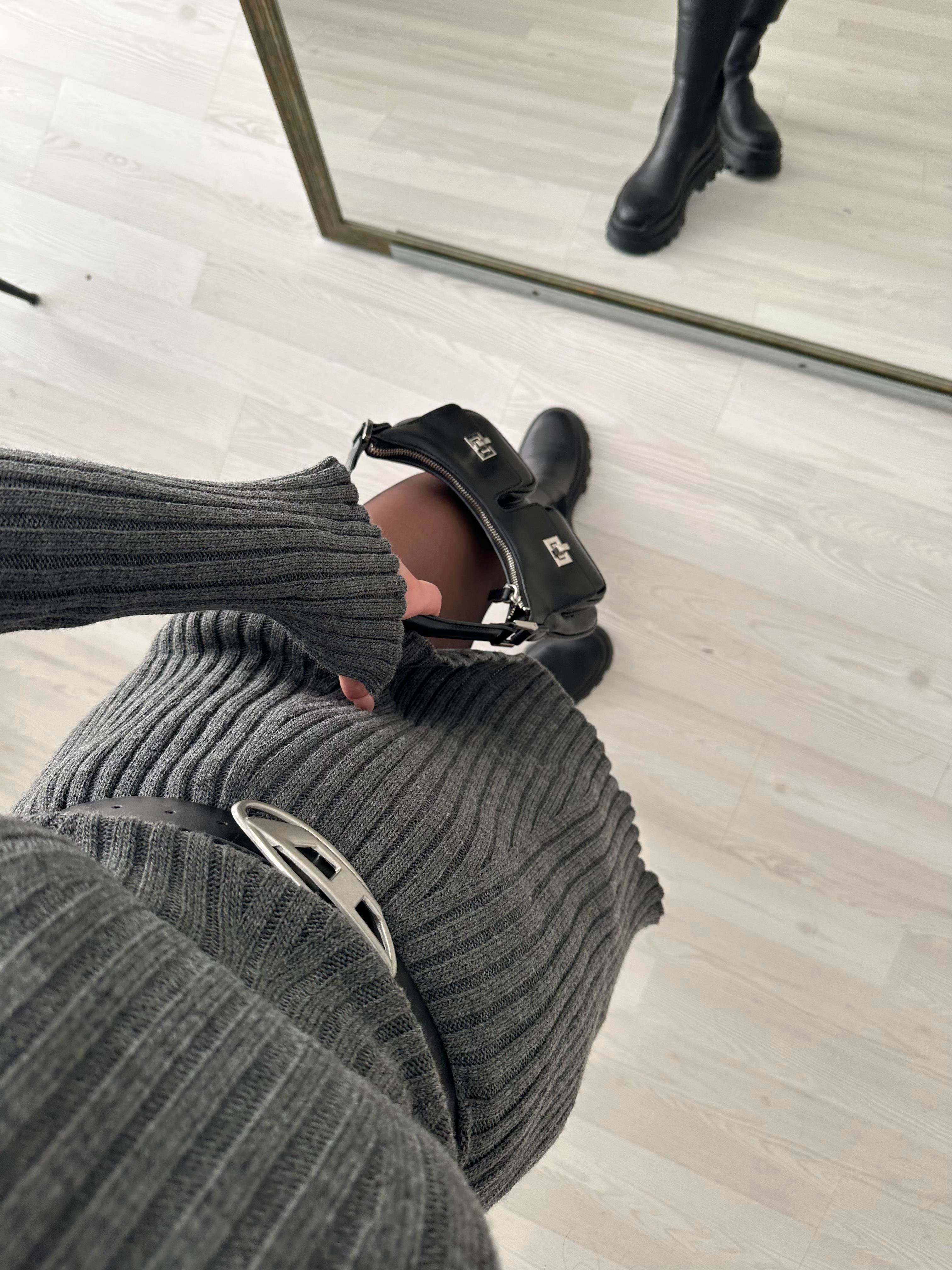 Kloş Etekli Füme Örgü Elbise