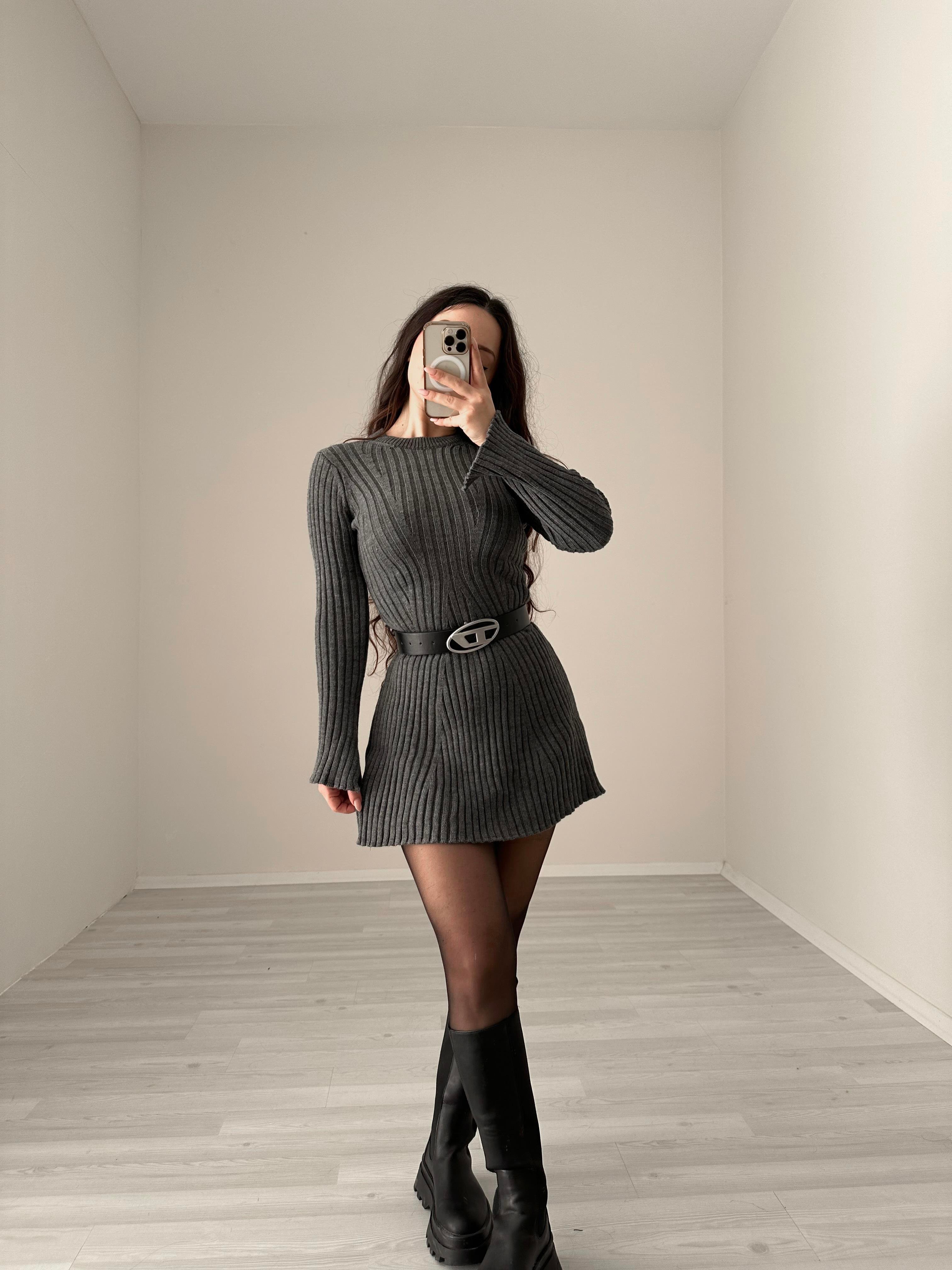 Kloş Etekli Füme Örgü Elbise