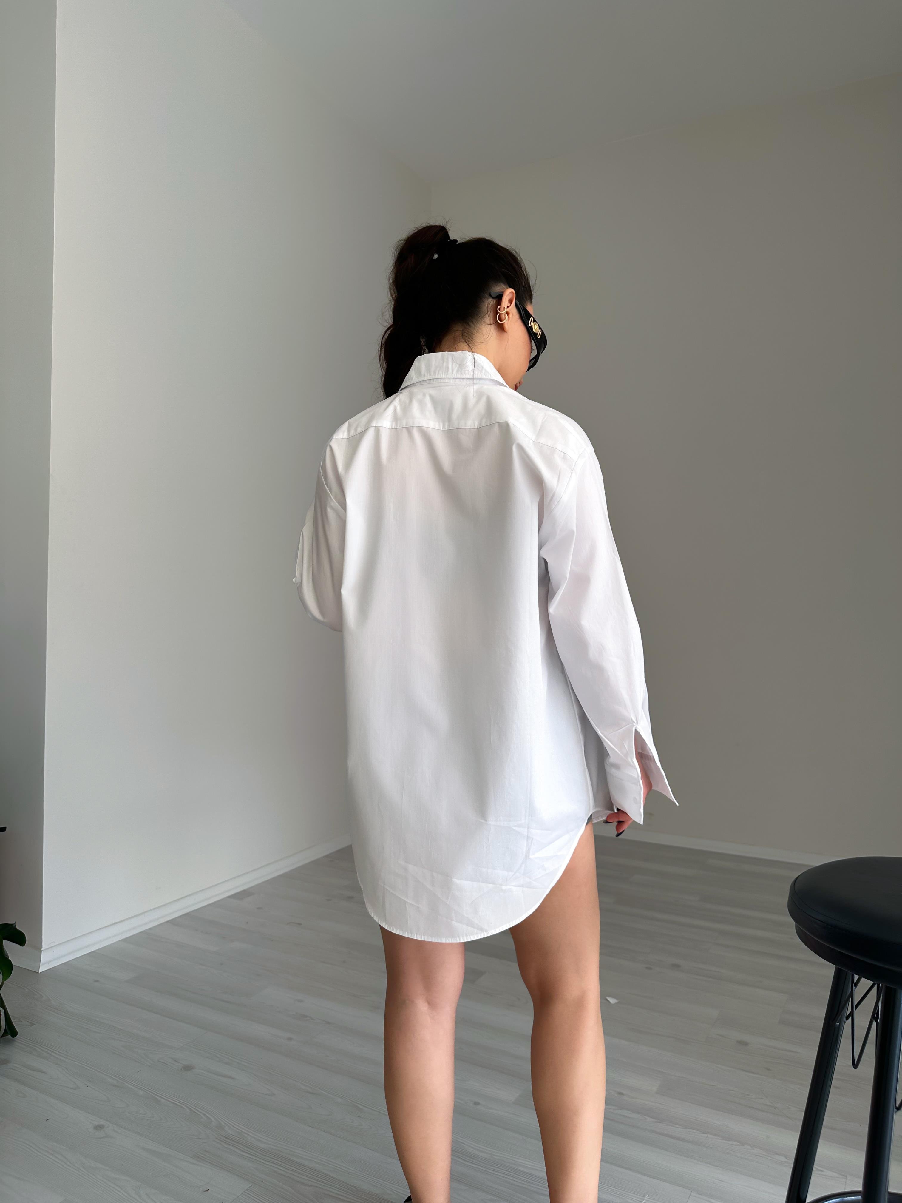 MM Nakışlı Beyaz Pamuk Gömlek