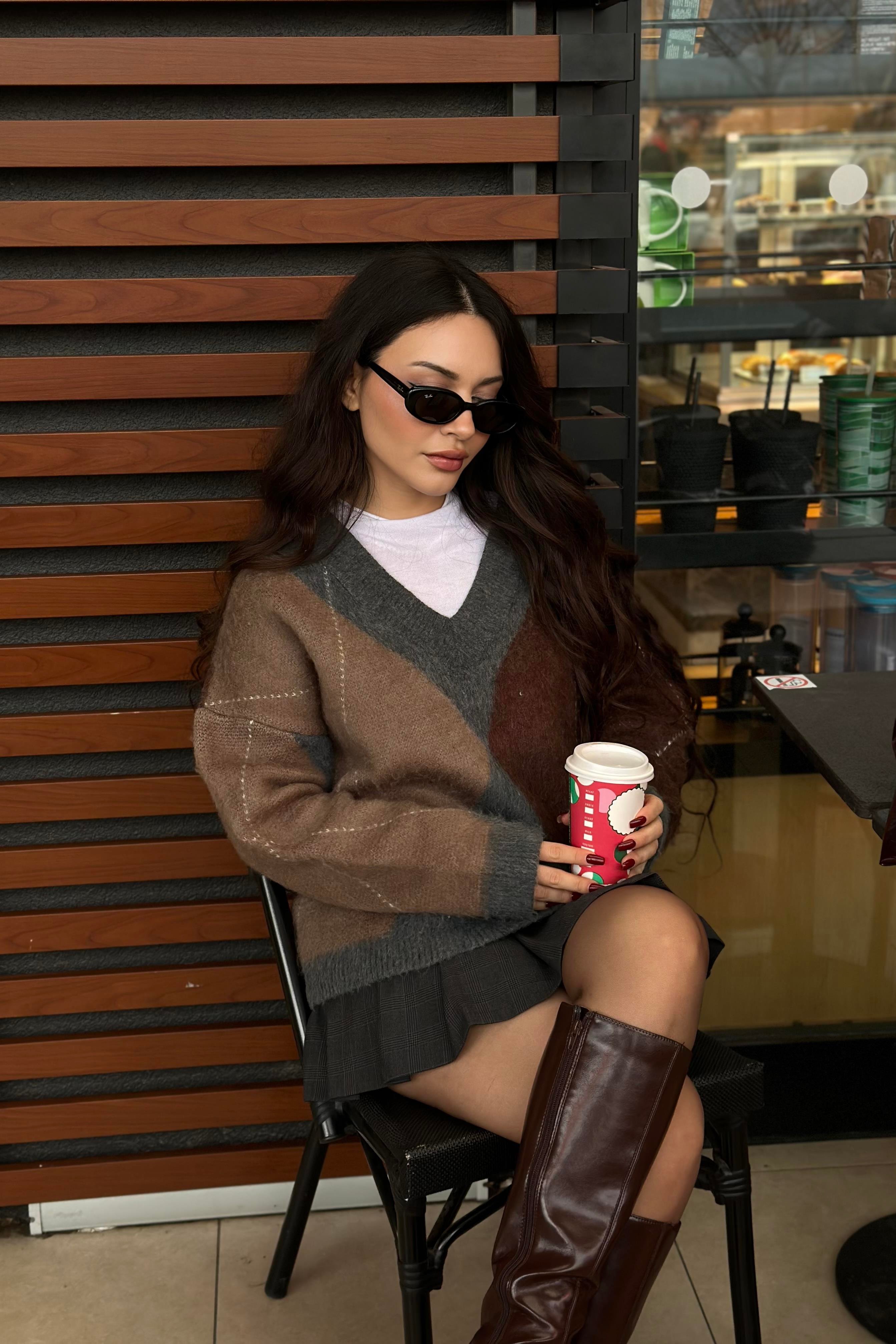 Premium Baklava Desenli V Yaka Kazak