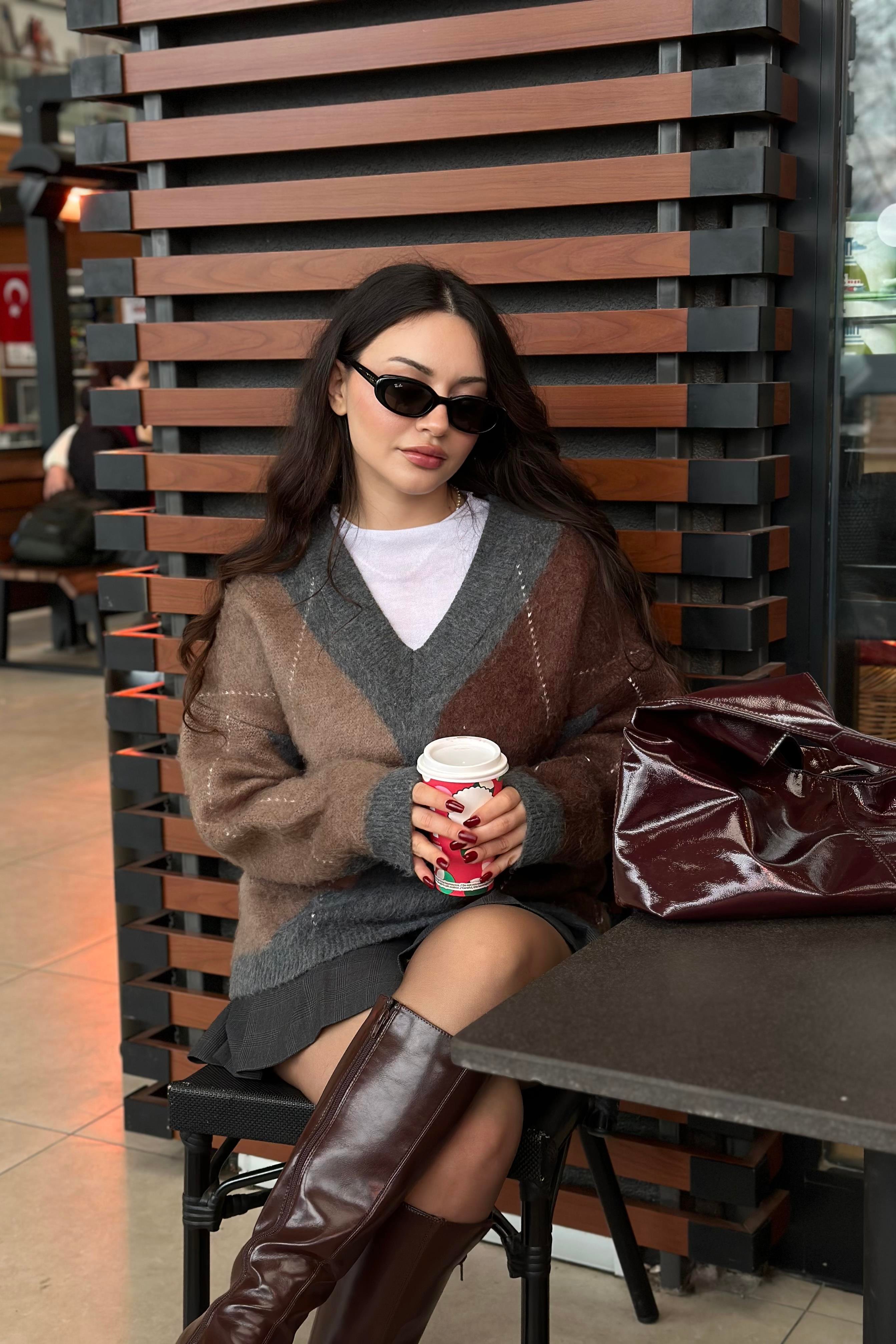 Premium Baklava Desenli V Yaka Kazak