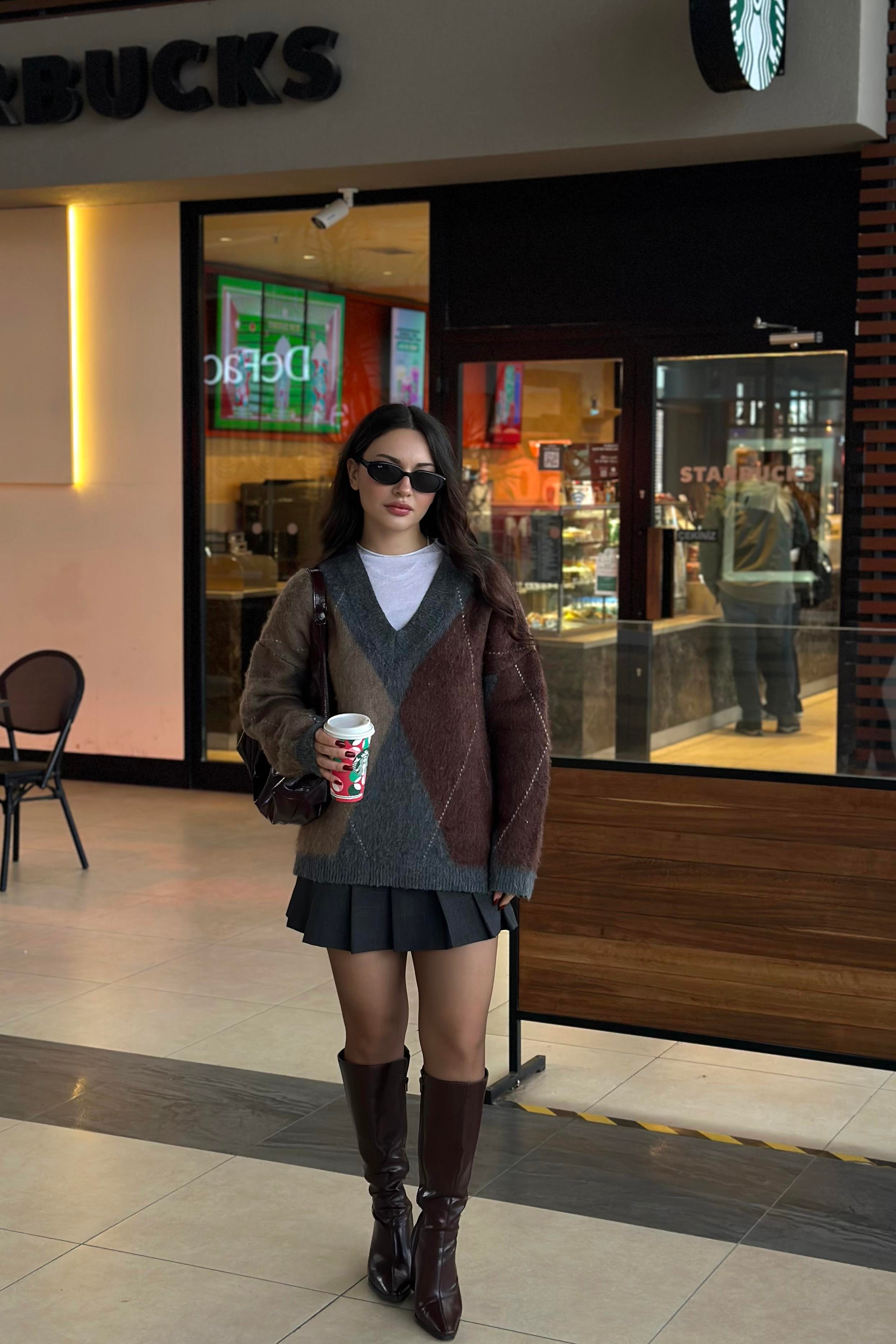 Premium Baklava Desenli V Yaka Kazak