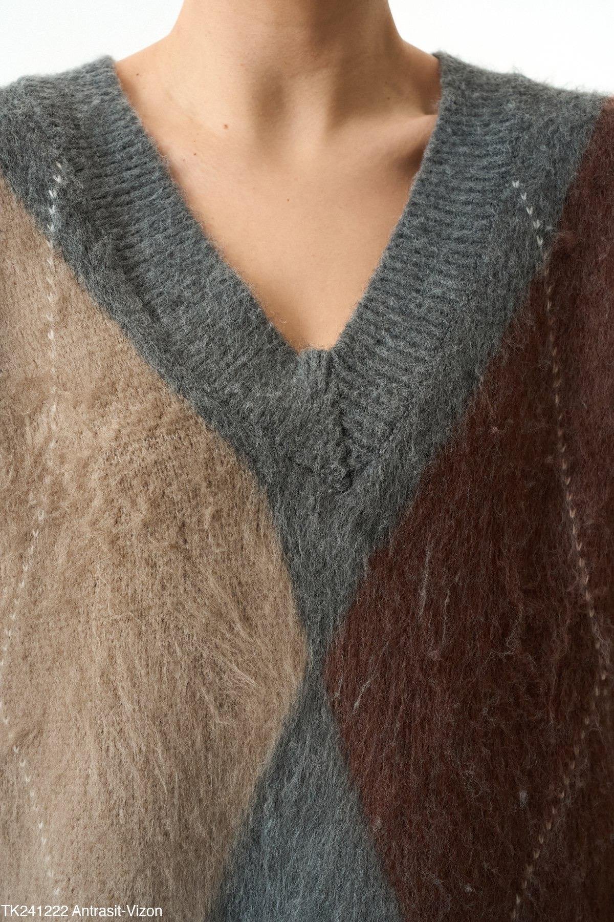 Premium Baklava Desenli V Yaka Kazak