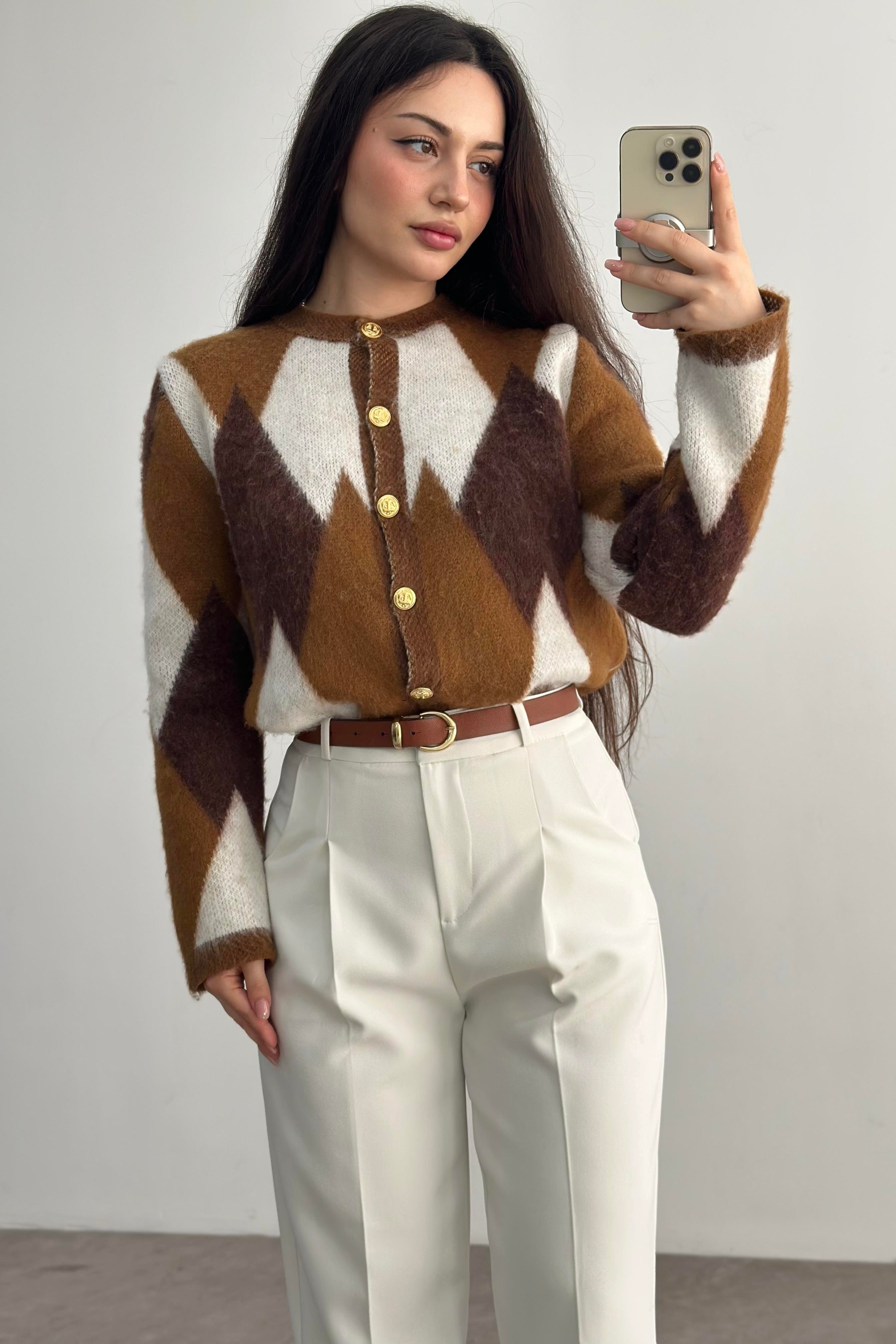 Premium Gold Düğme Detaylı Karamel Hırka