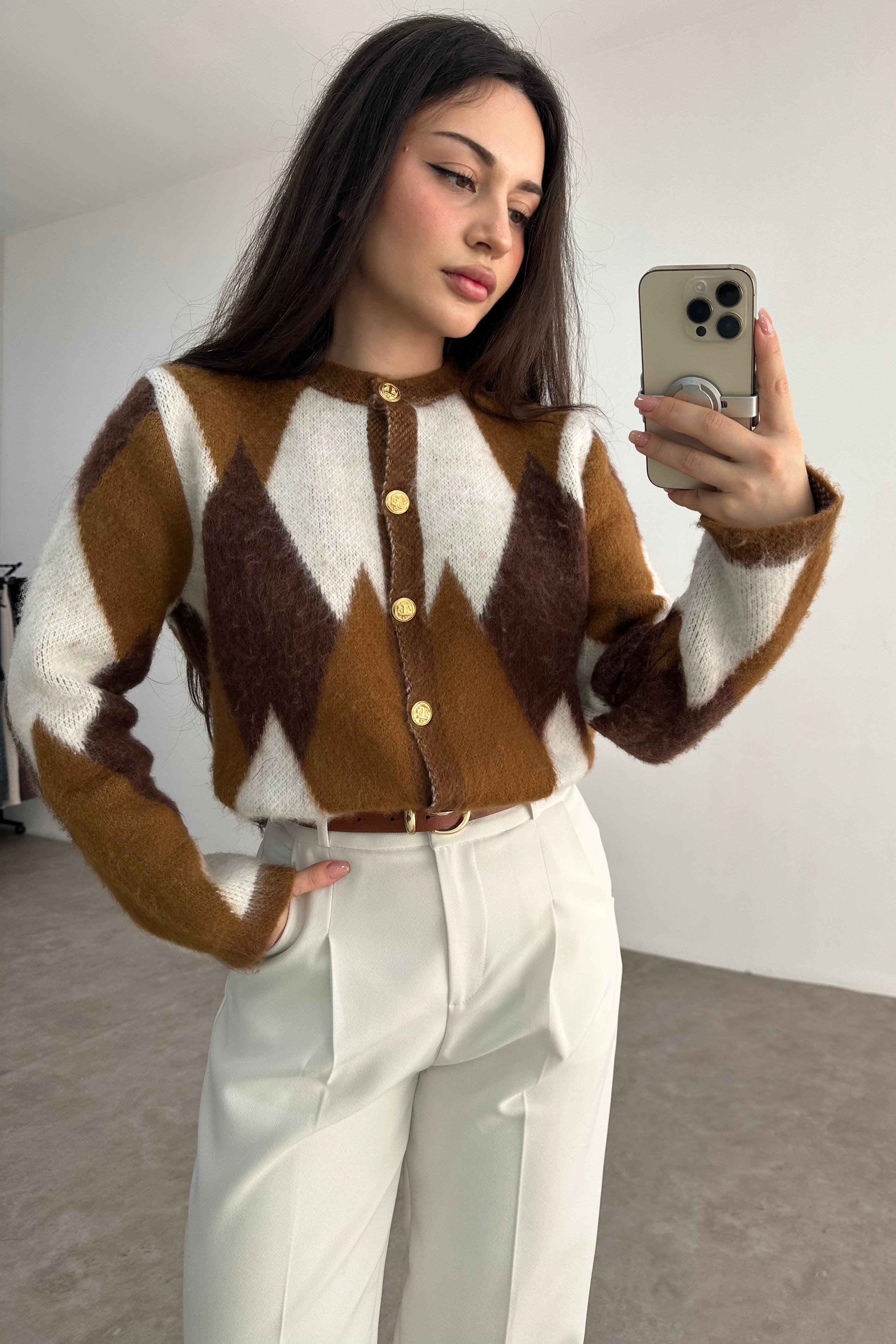 Premium Gold Düğme Detaylı Karamel Hırka