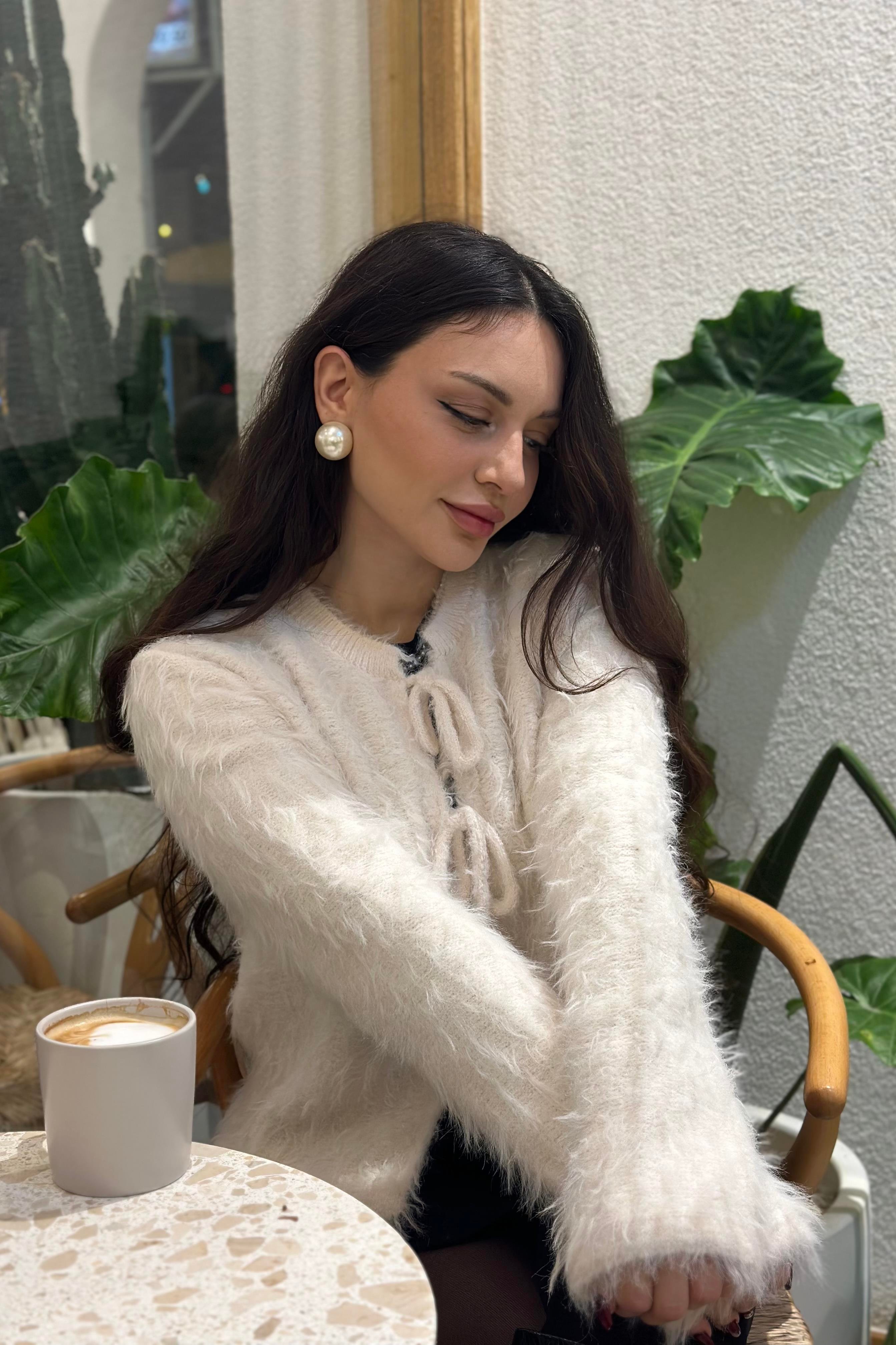 Premium Yumoş Bağlamalı Kürk Ekru Hırka