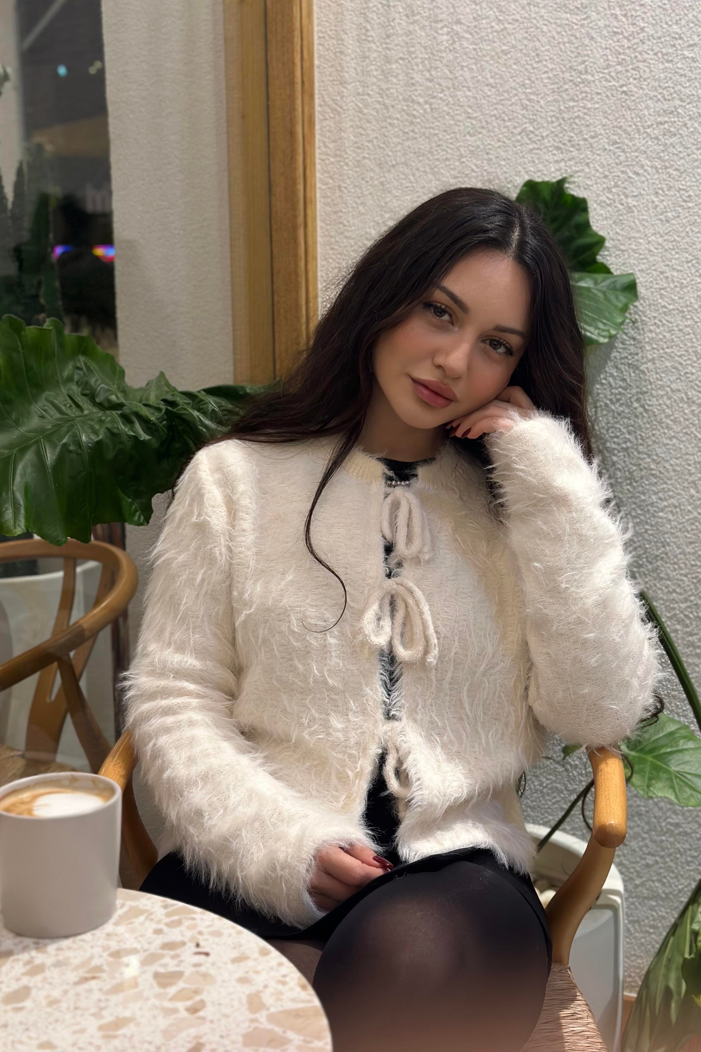 Premium Yumoş Bağlamalı Kürk Ekru Hırka