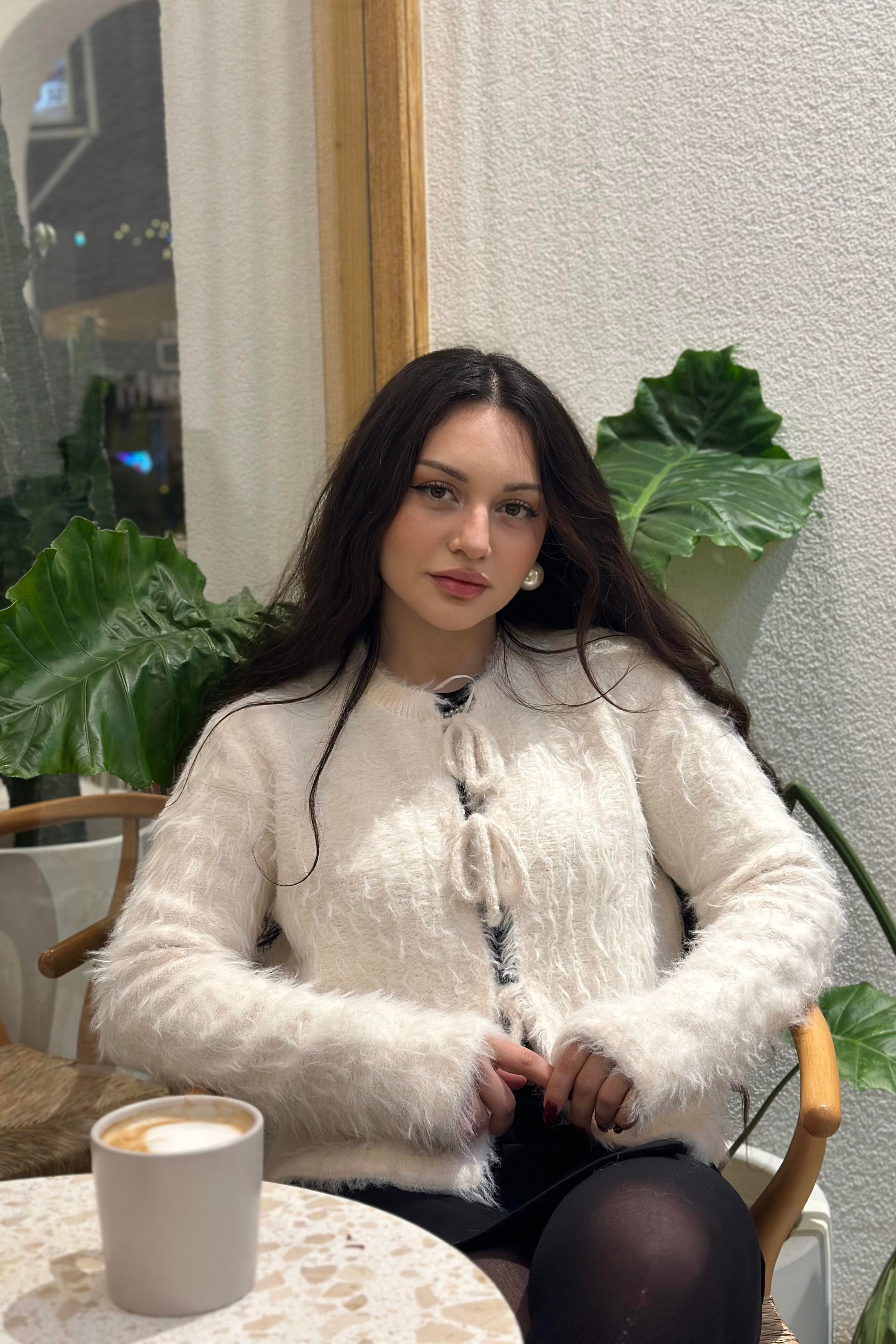 Premium Yumoş Bağlamalı Kürk Ekru Hırka