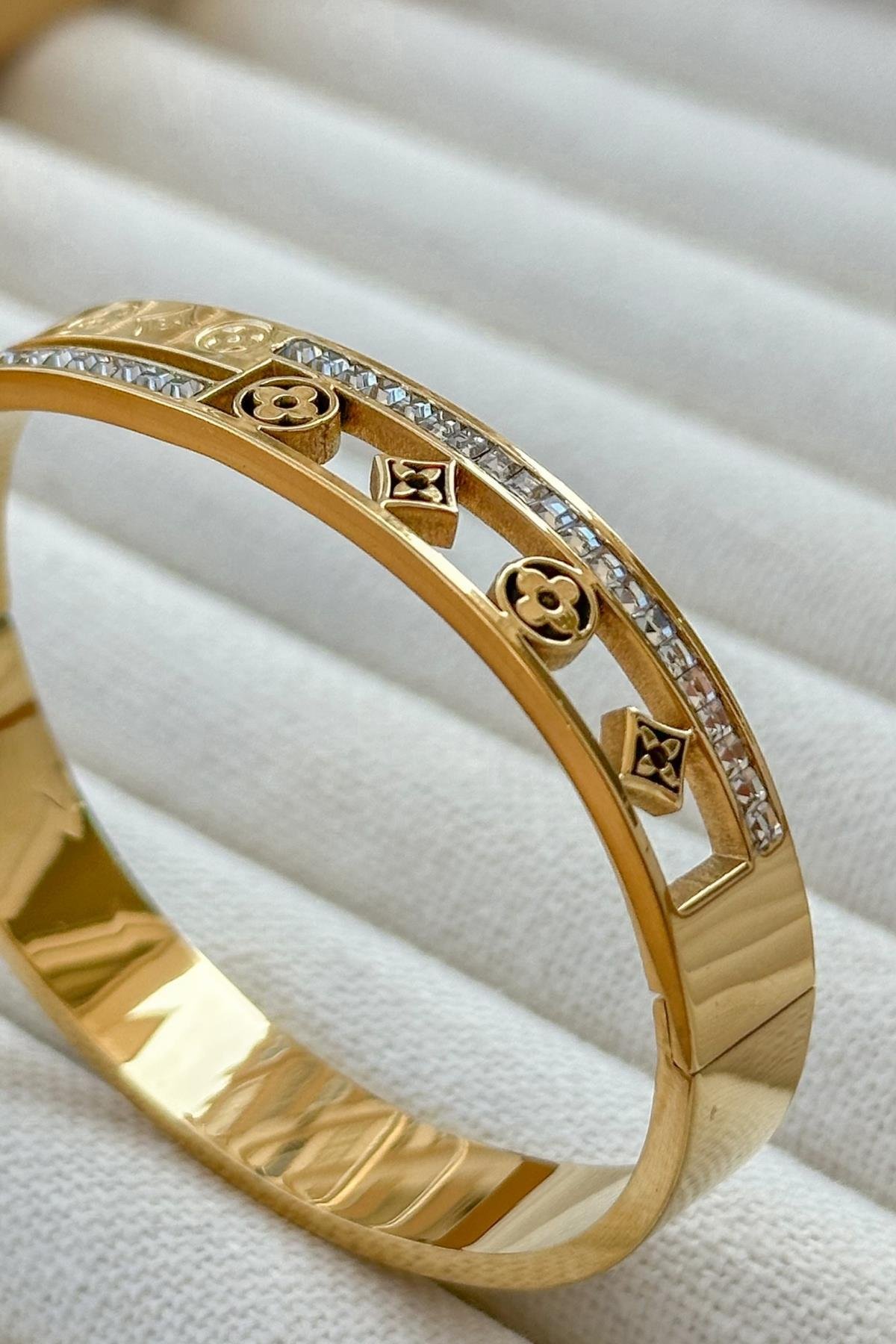 Gold Kelepçe Bileklik – Özel Tasarım Altın Renkli Bilezik