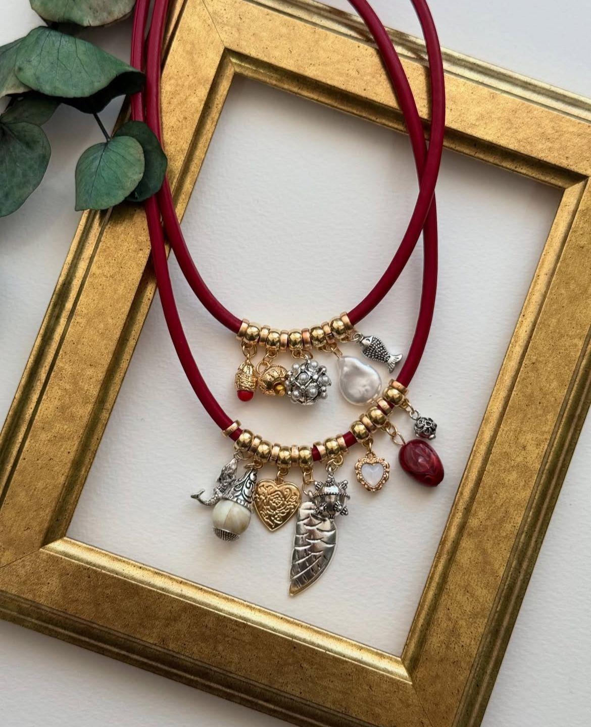Gümüş ve Altın Dokunuşlu Charm Kolye