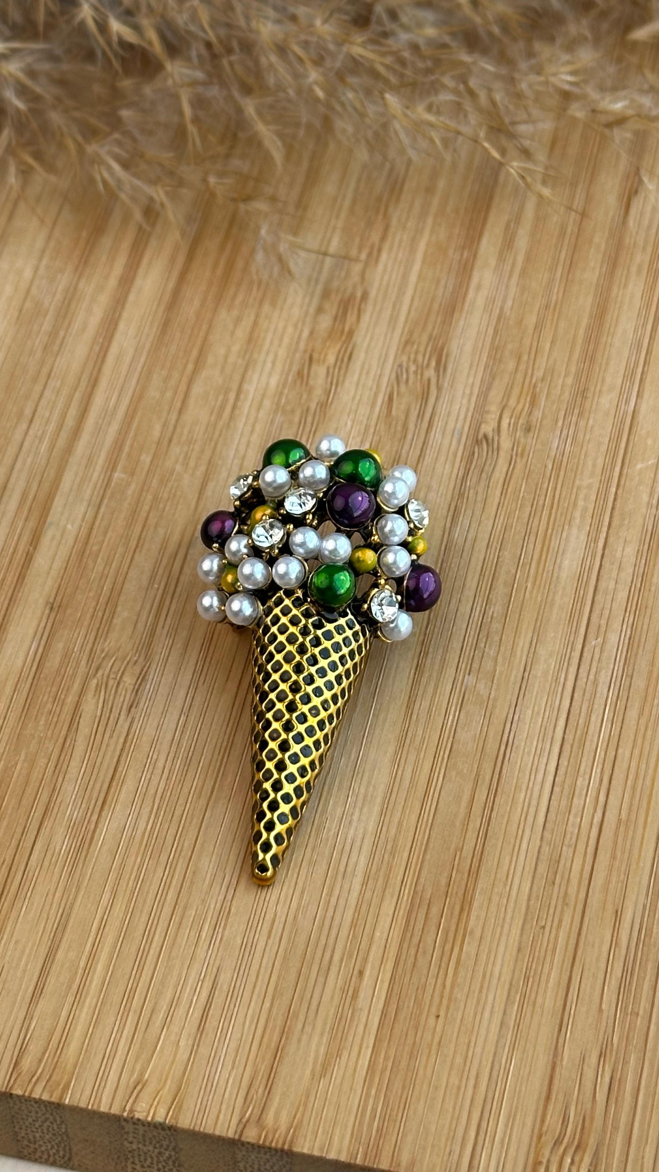 Özel Tasarım Broşu