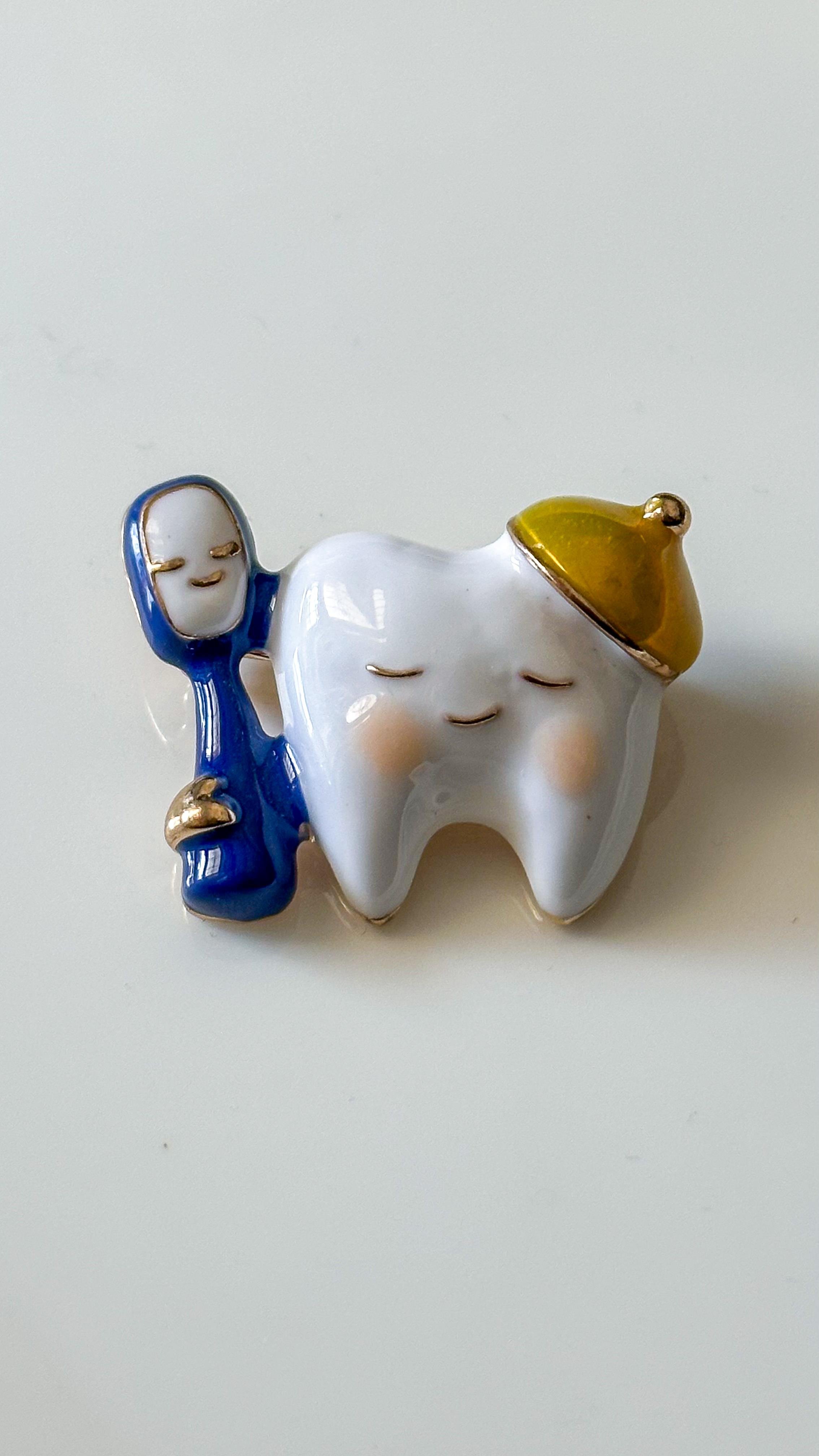 Özel Tasarım Diş Broşu