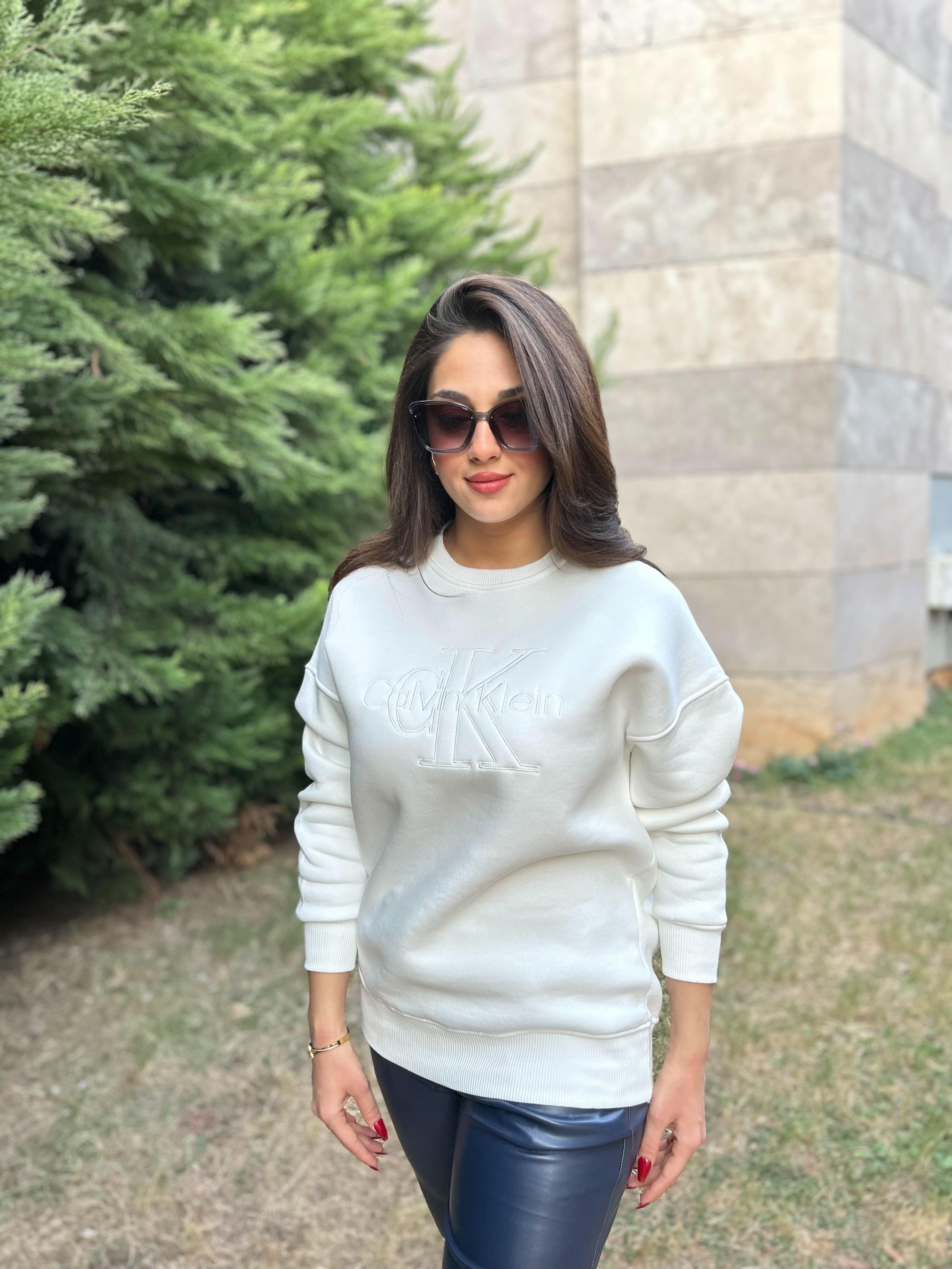 CK BEYAZ SWEATSHİRT