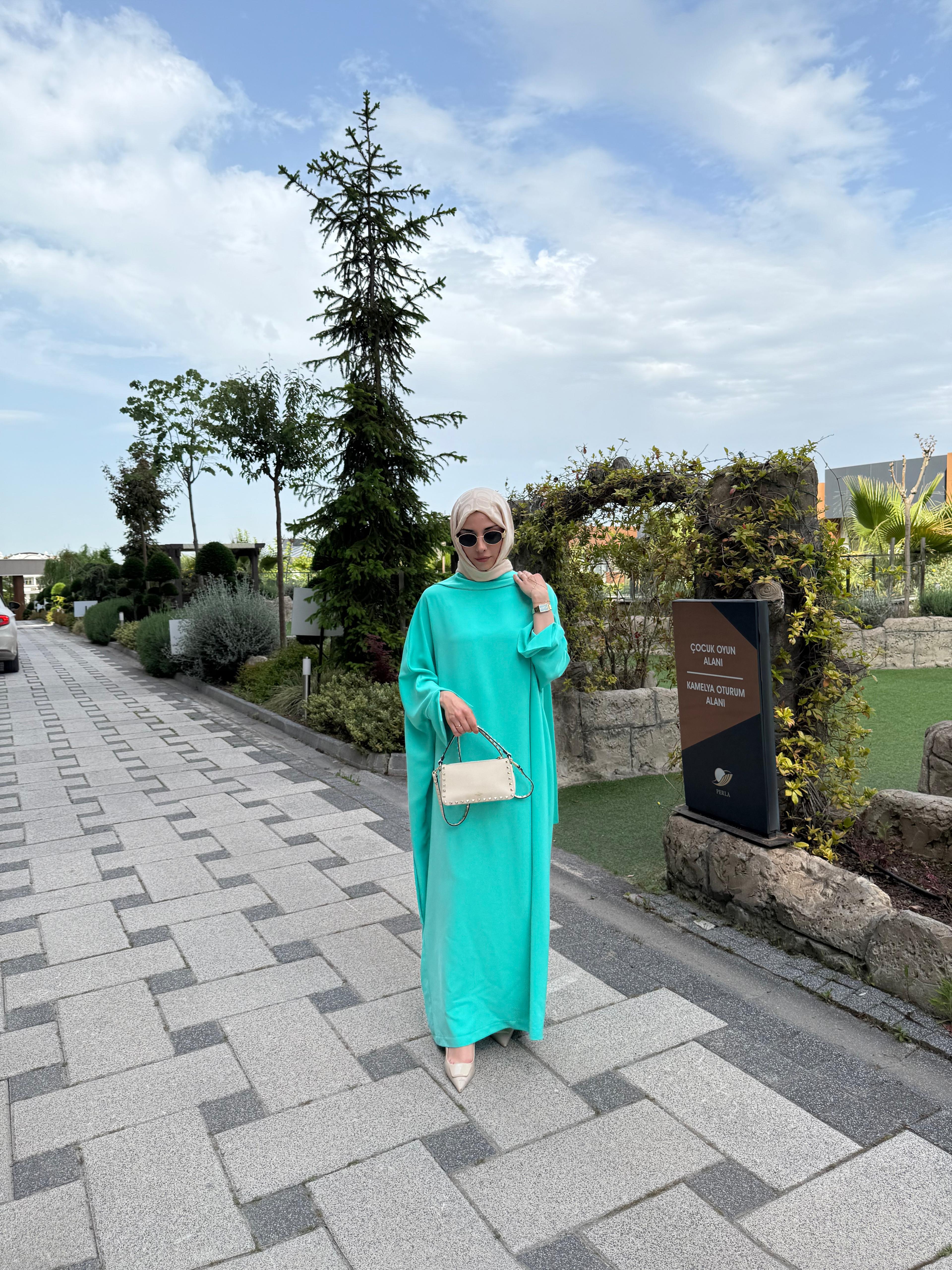 Gala Su yeşili elbise