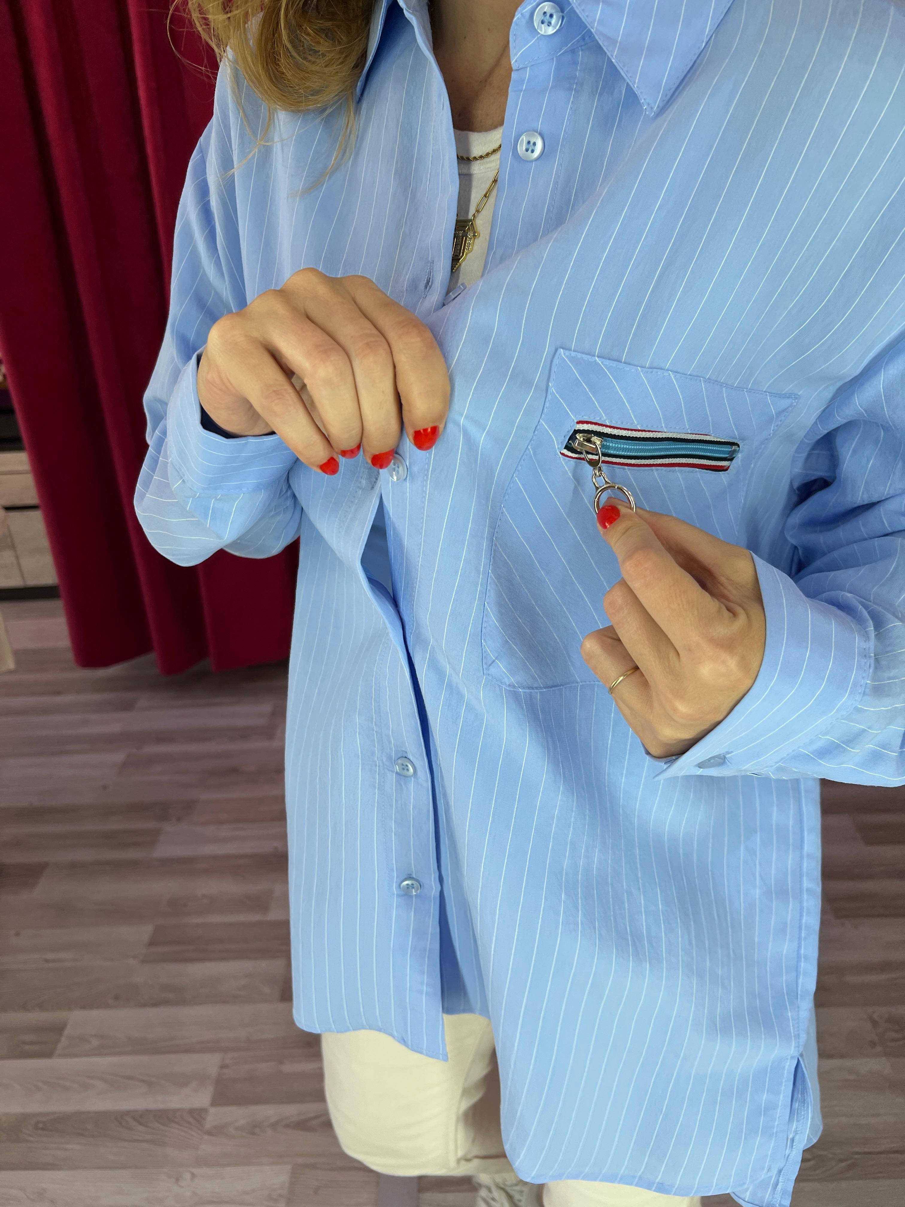 Fermuar Detaylı Ekru Çizgili Mavi Gömlek