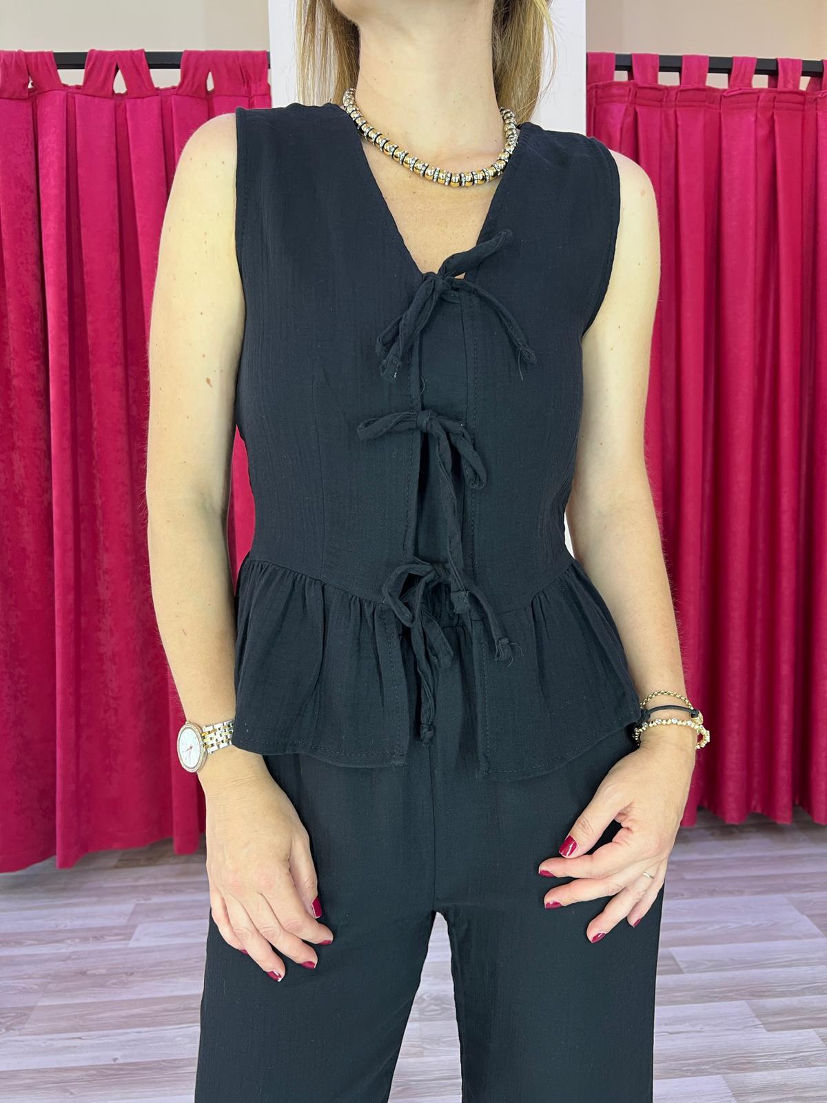 Müslin Bağcıklı Siyah Yelek