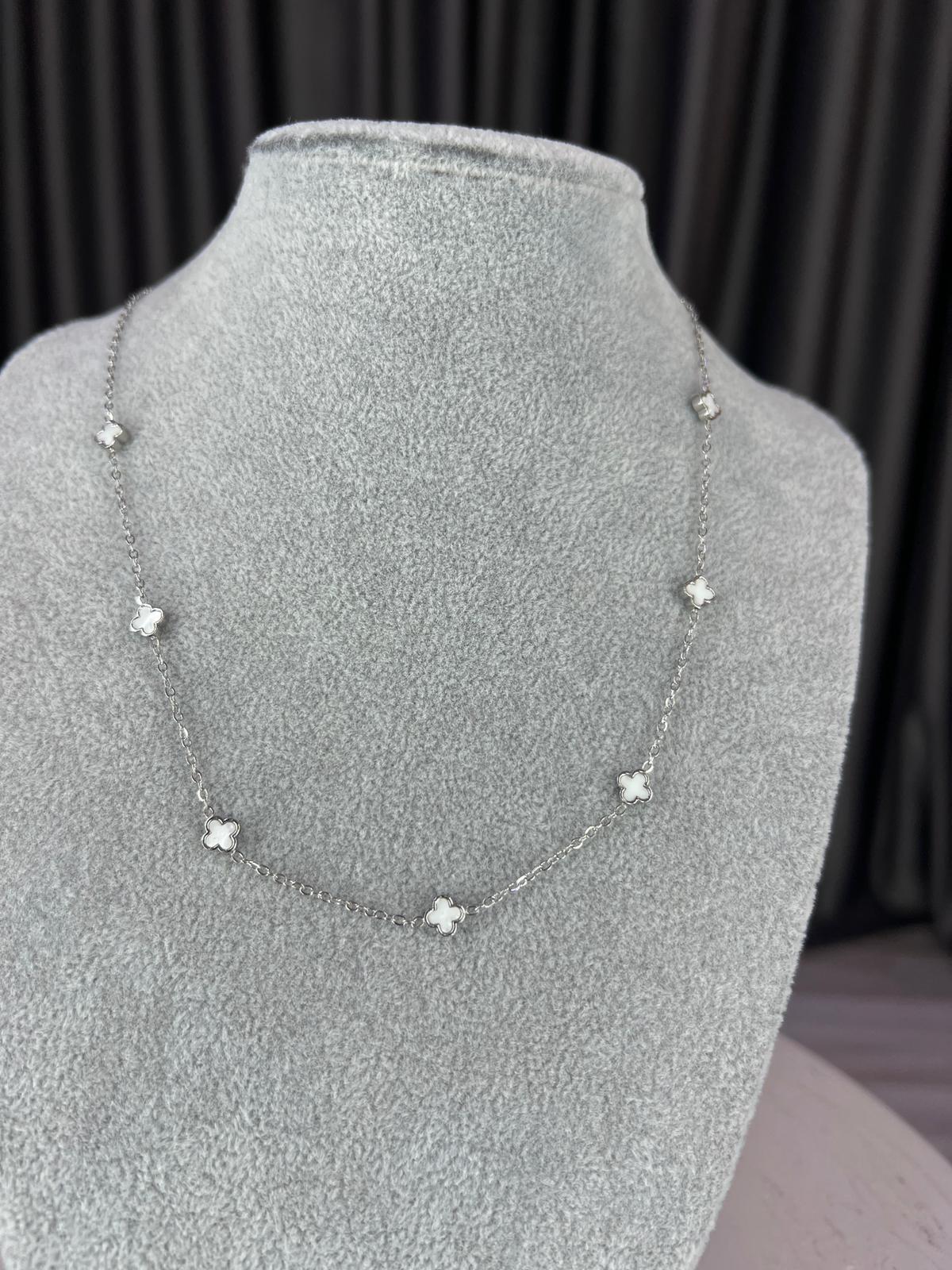 Orijinal Marka Model Yonca Detaylı Kolye