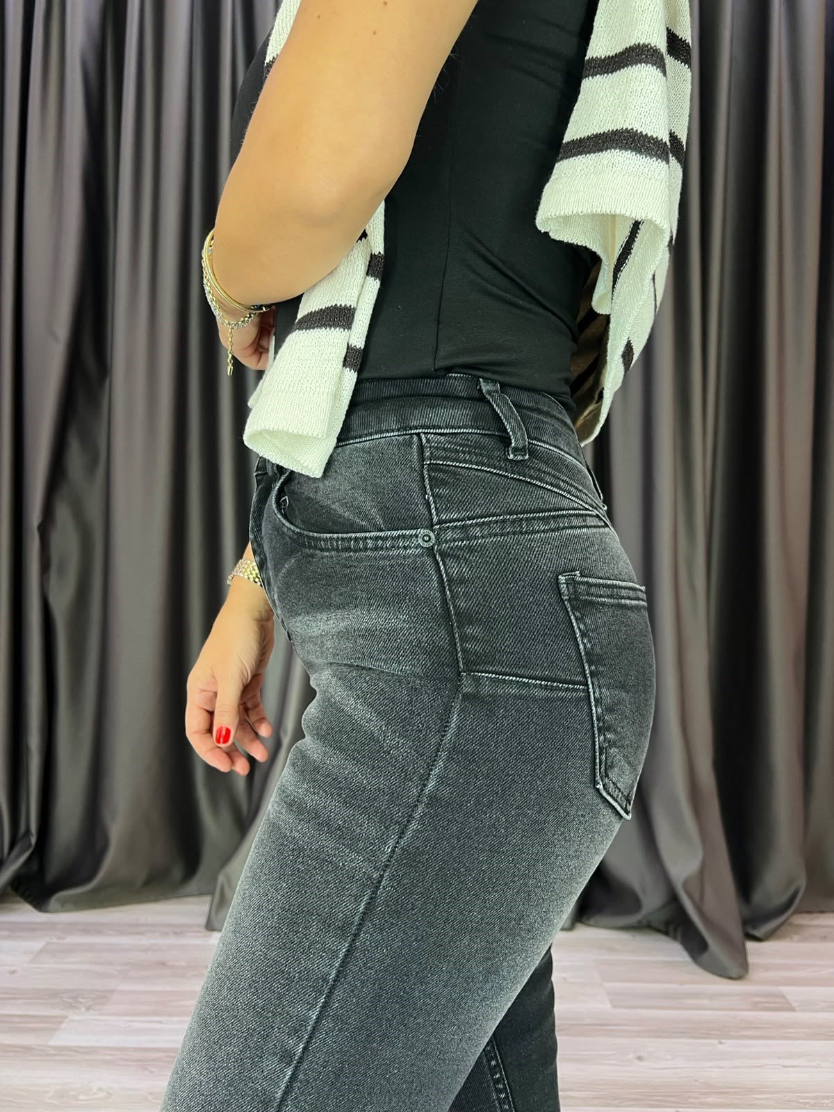Push Up Model Kesik Paça Jean Pantolon