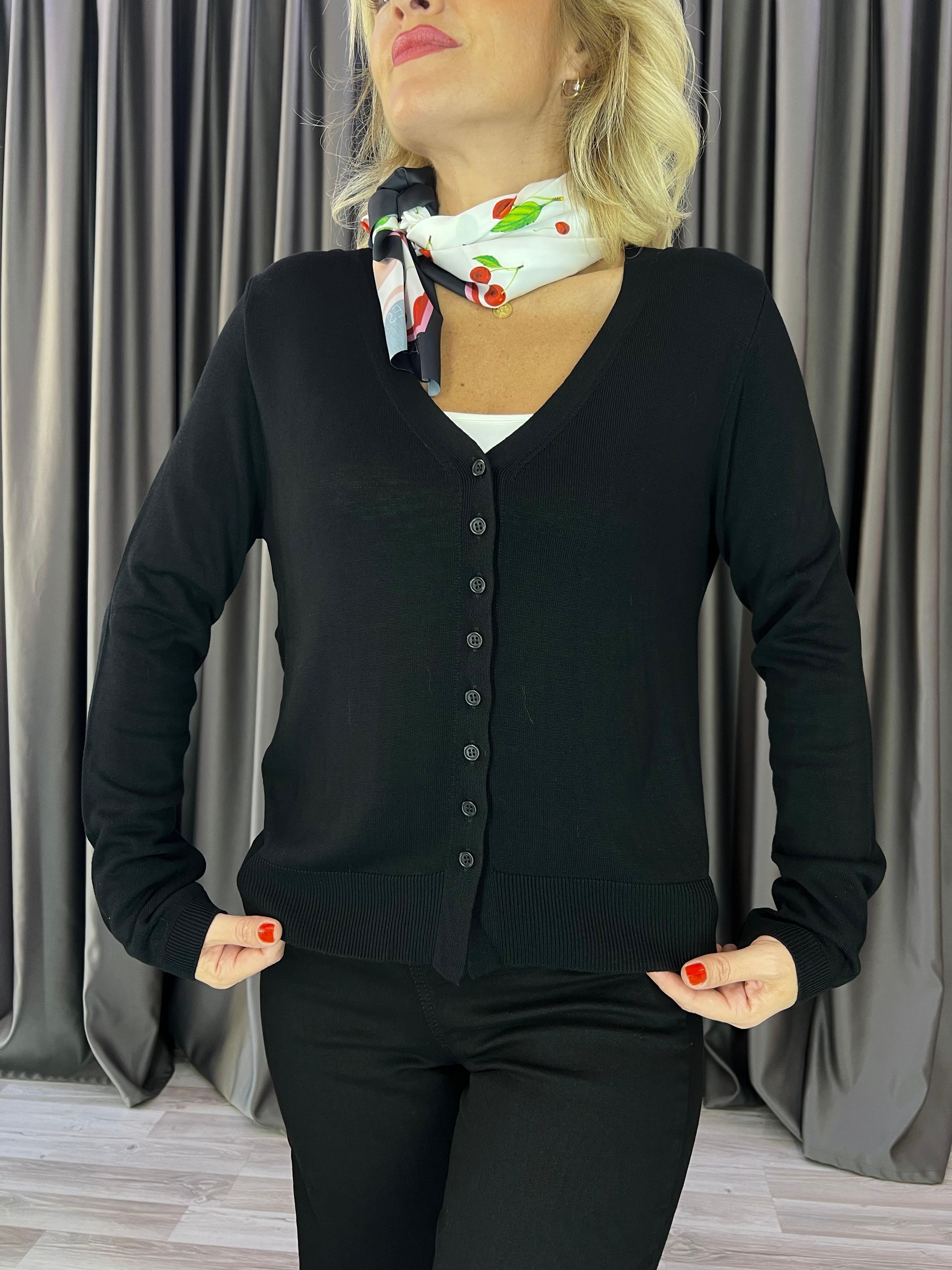 V Yaka Basic Düğmeli İnce Hırka