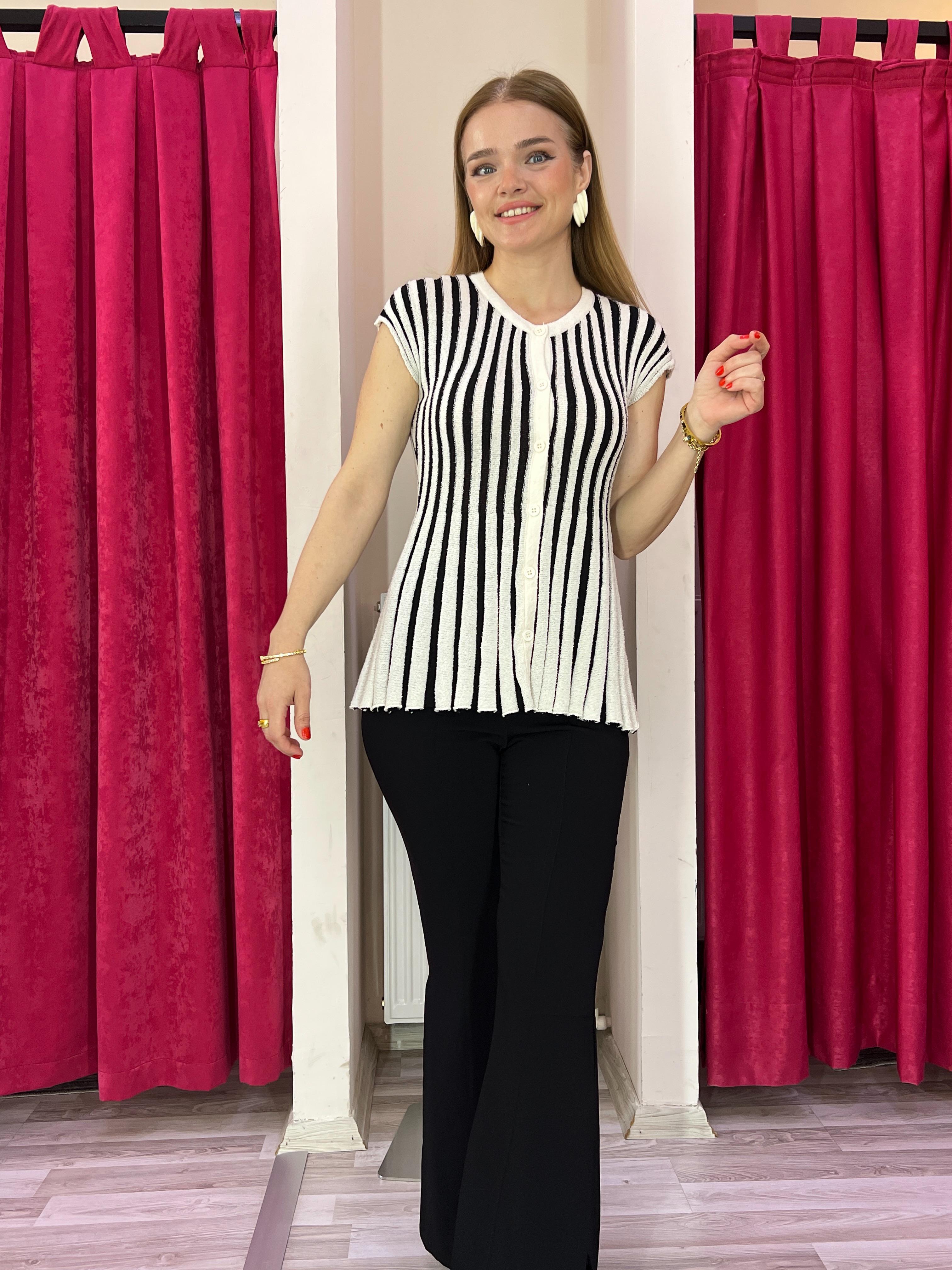 Volenli Siyah Beyaz Çizgili Dlvn Triko Yelek