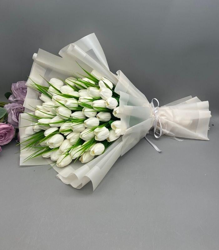 Beyaz Islak Lale Çiçel Sepeti