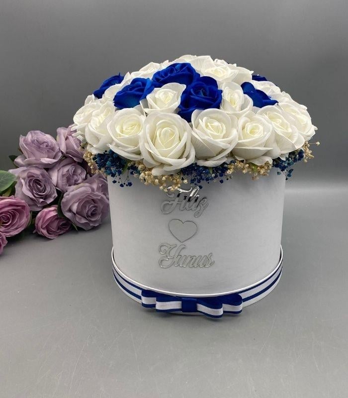 isteme çiçeği beyaz lacivert kutu