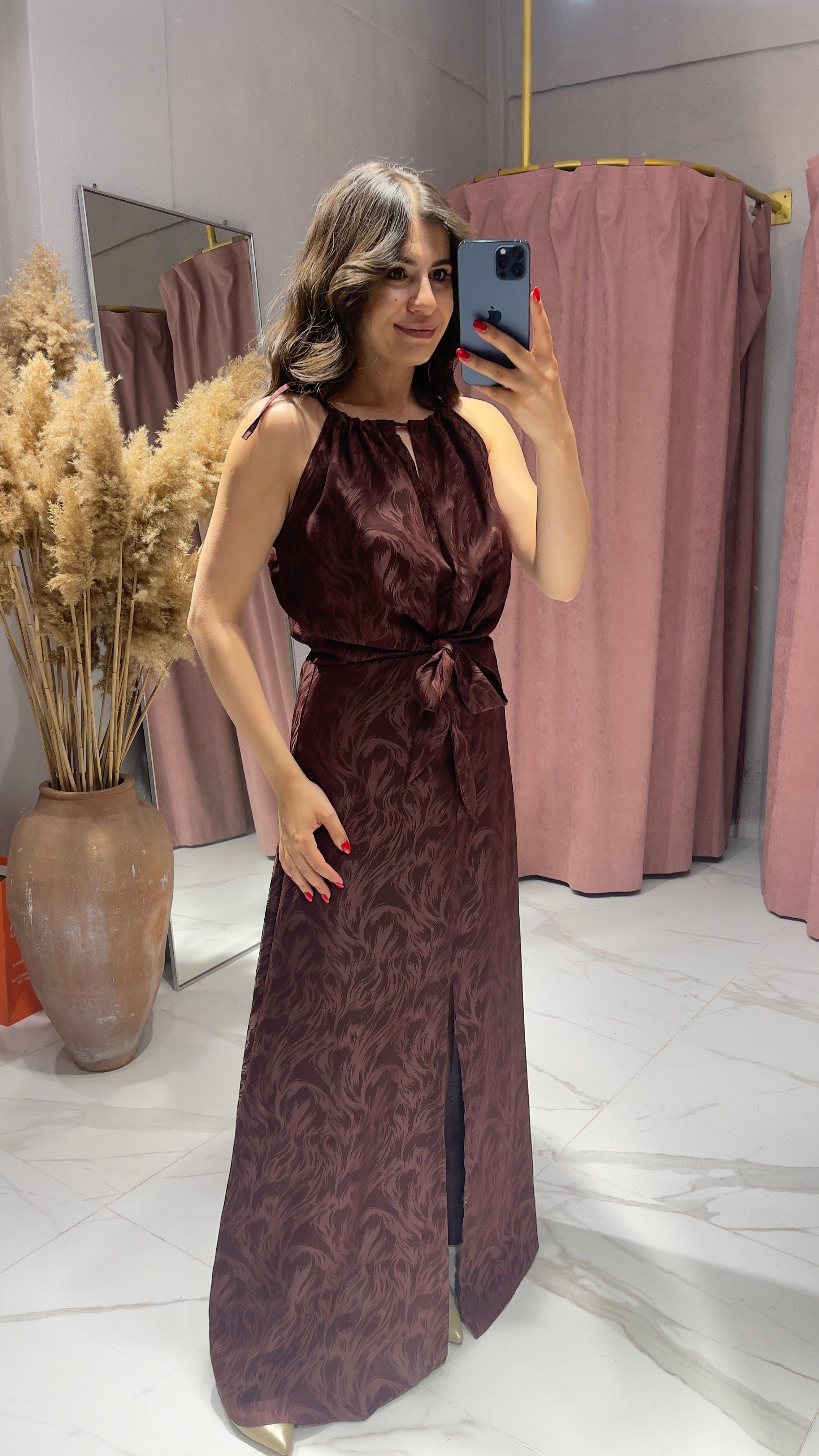 HALTER YAKA ÖNDEN BAĞLAMA DETAYLI ELBİSE-BORDO