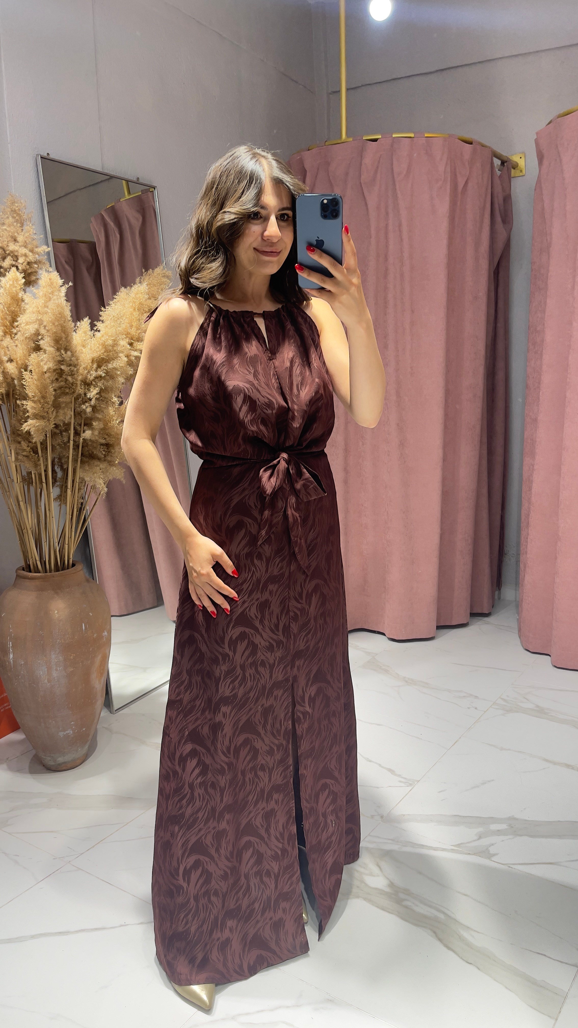 HALTER YAKA ÖNDEN BAĞLAMA DETAYLI ELBİSE-BORDO